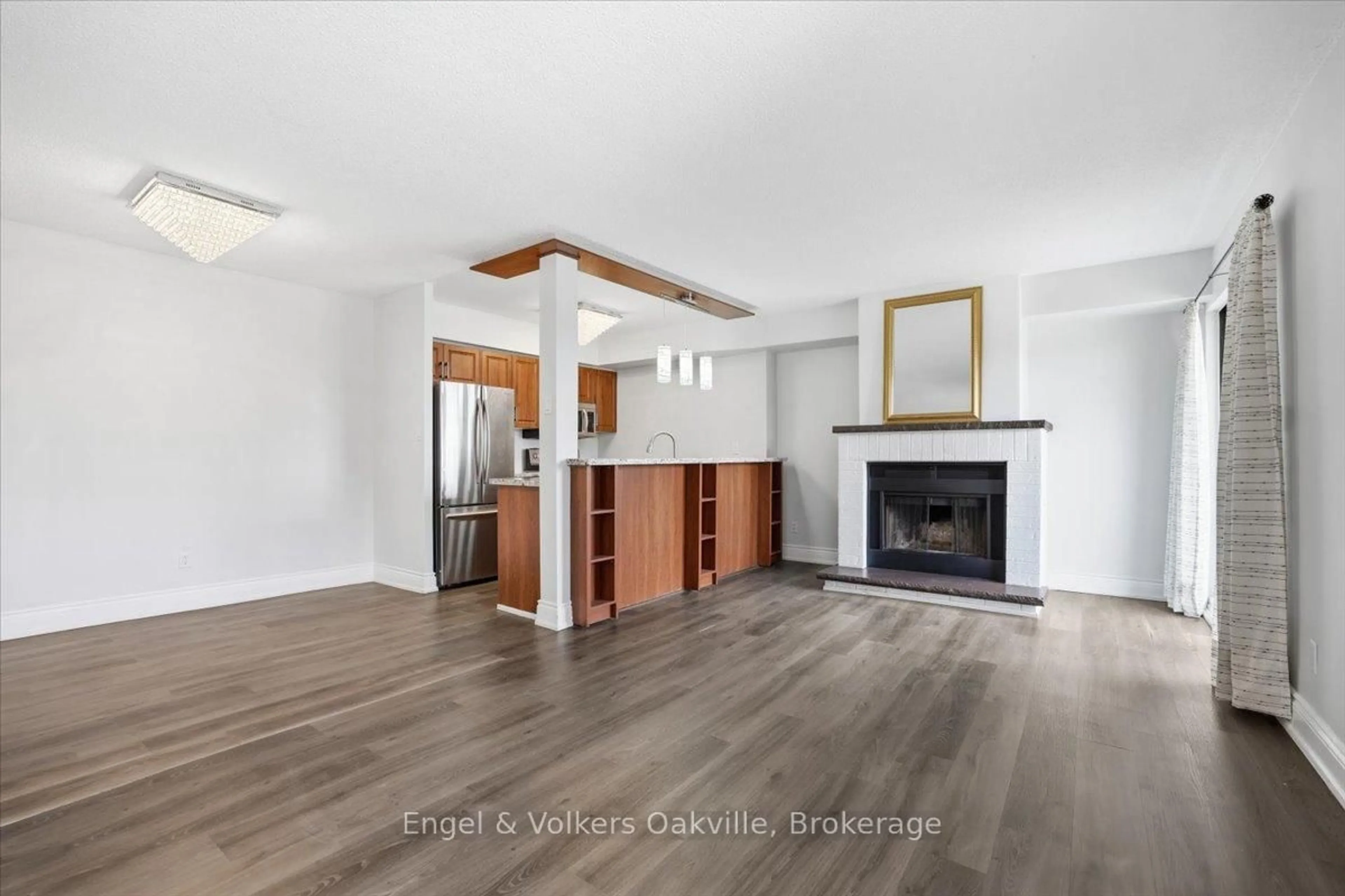 Open concept kitchen, wood/laminate floor for 1000 Cedarglen Gate #625, Mississauga Ontario L5C 3Z5