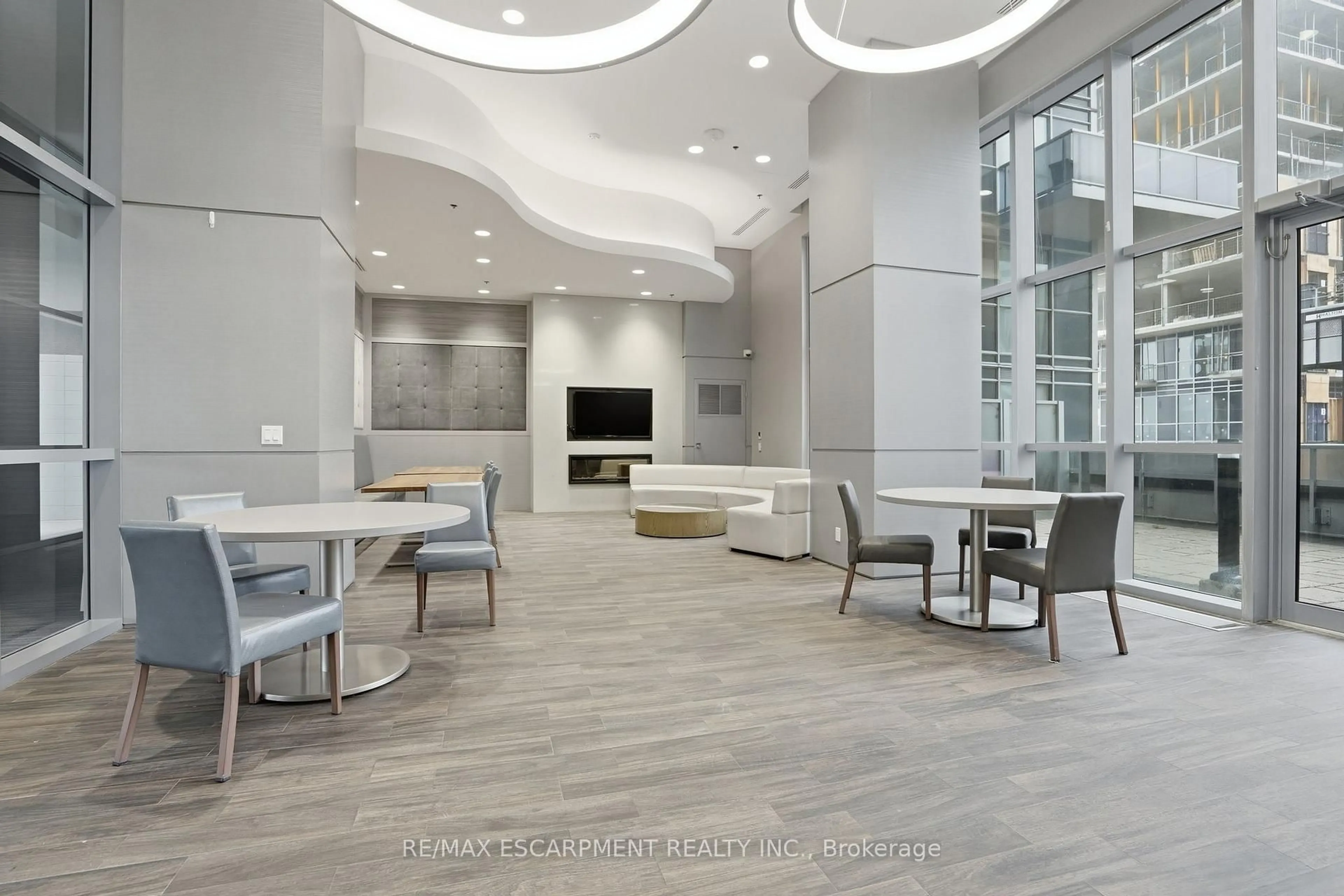 Lobby for 2087 Fairview St #1310, Burlington Ontario L7R 0E5