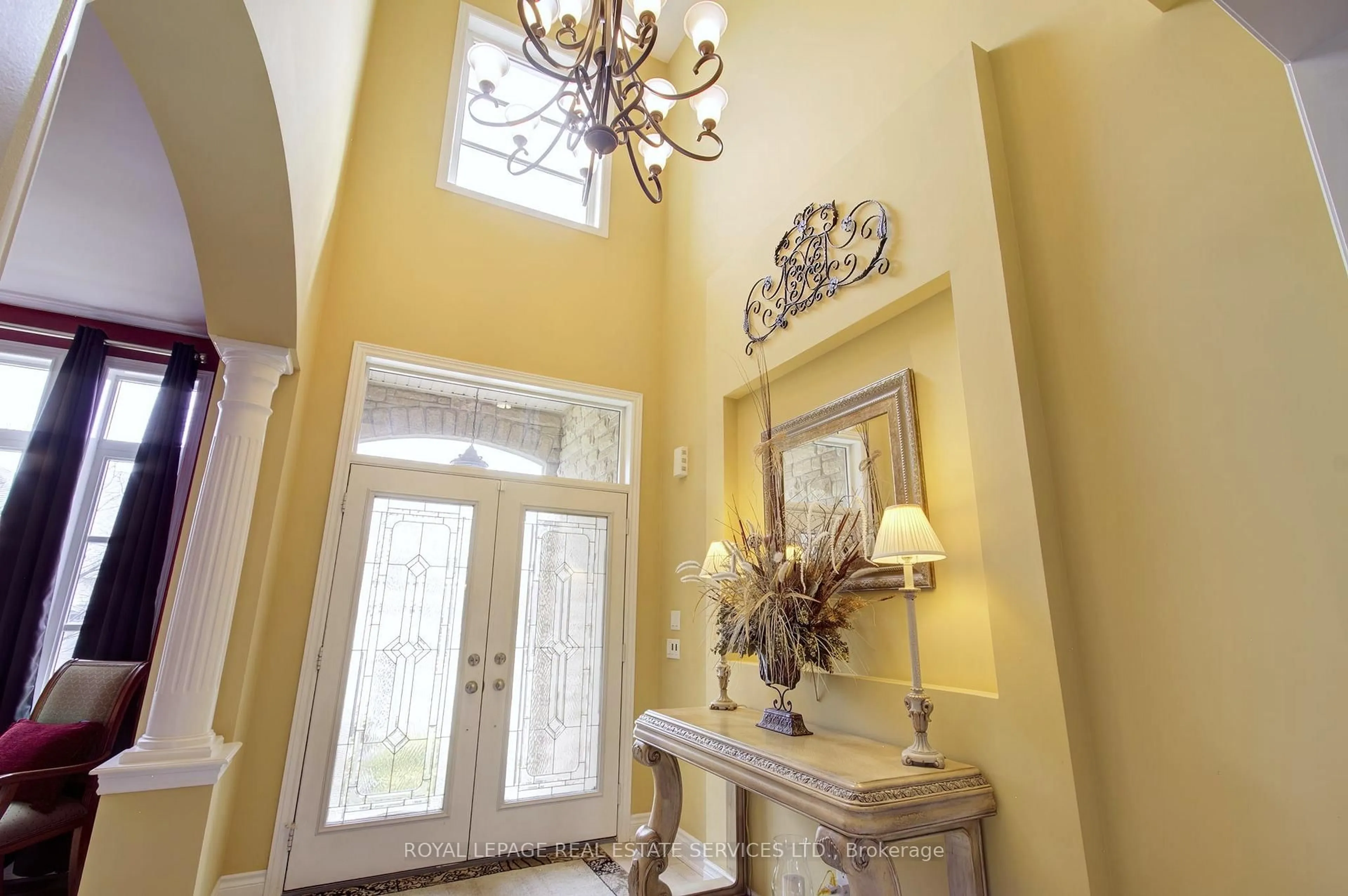 Indoor entryway for 3244 Ribble Cres, Oakville Ontario L6M 0B1
