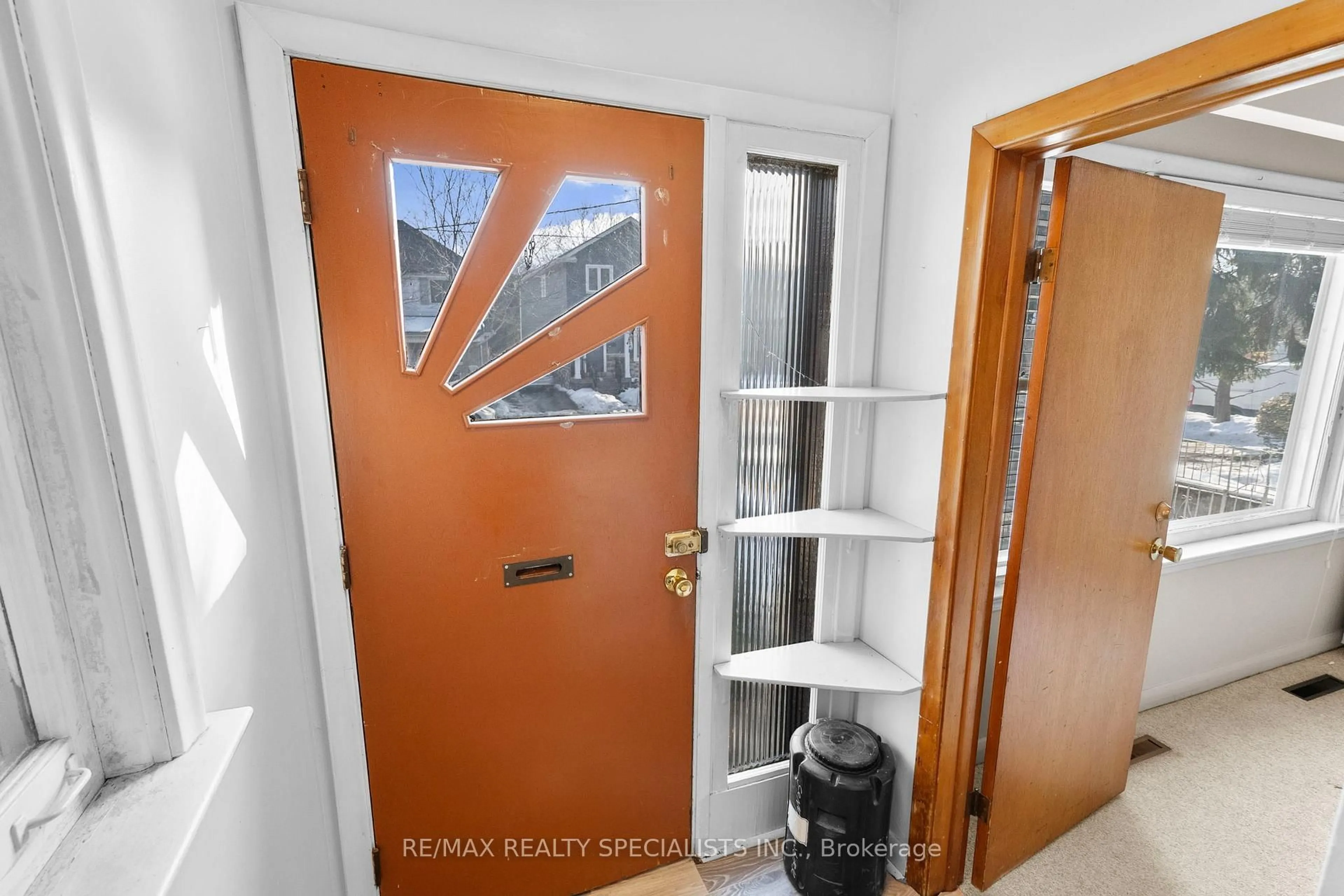 Indoor entryway for 100 Symons St, Toronto Ontario M8V 1V2