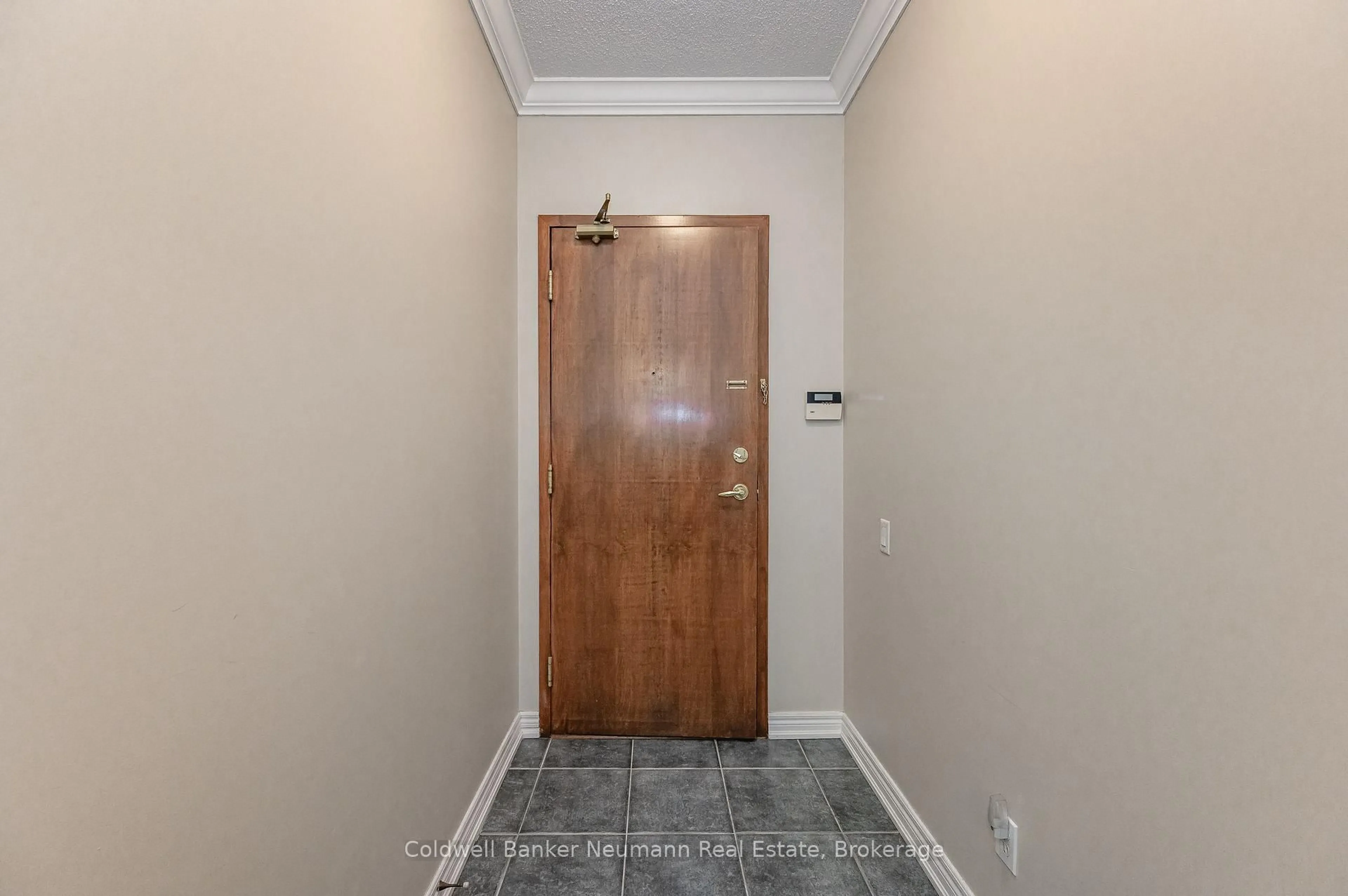 Indoor entryway for 60 Old Mill Rd #409, Oakville Ontario L6J 7V9