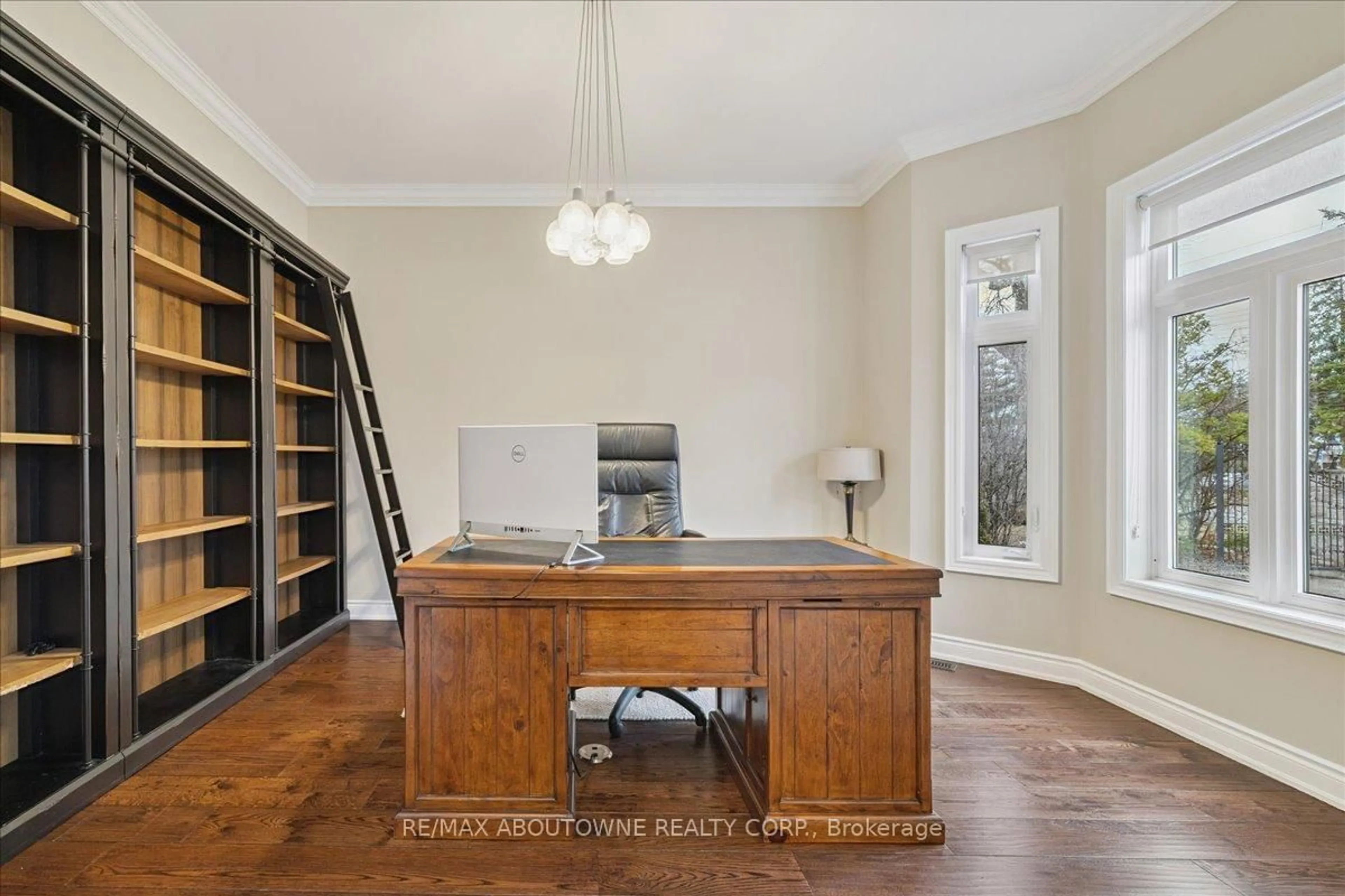 A pic of a room for 1379 Rebecca St, Oakville Ontario L6L 1Z3