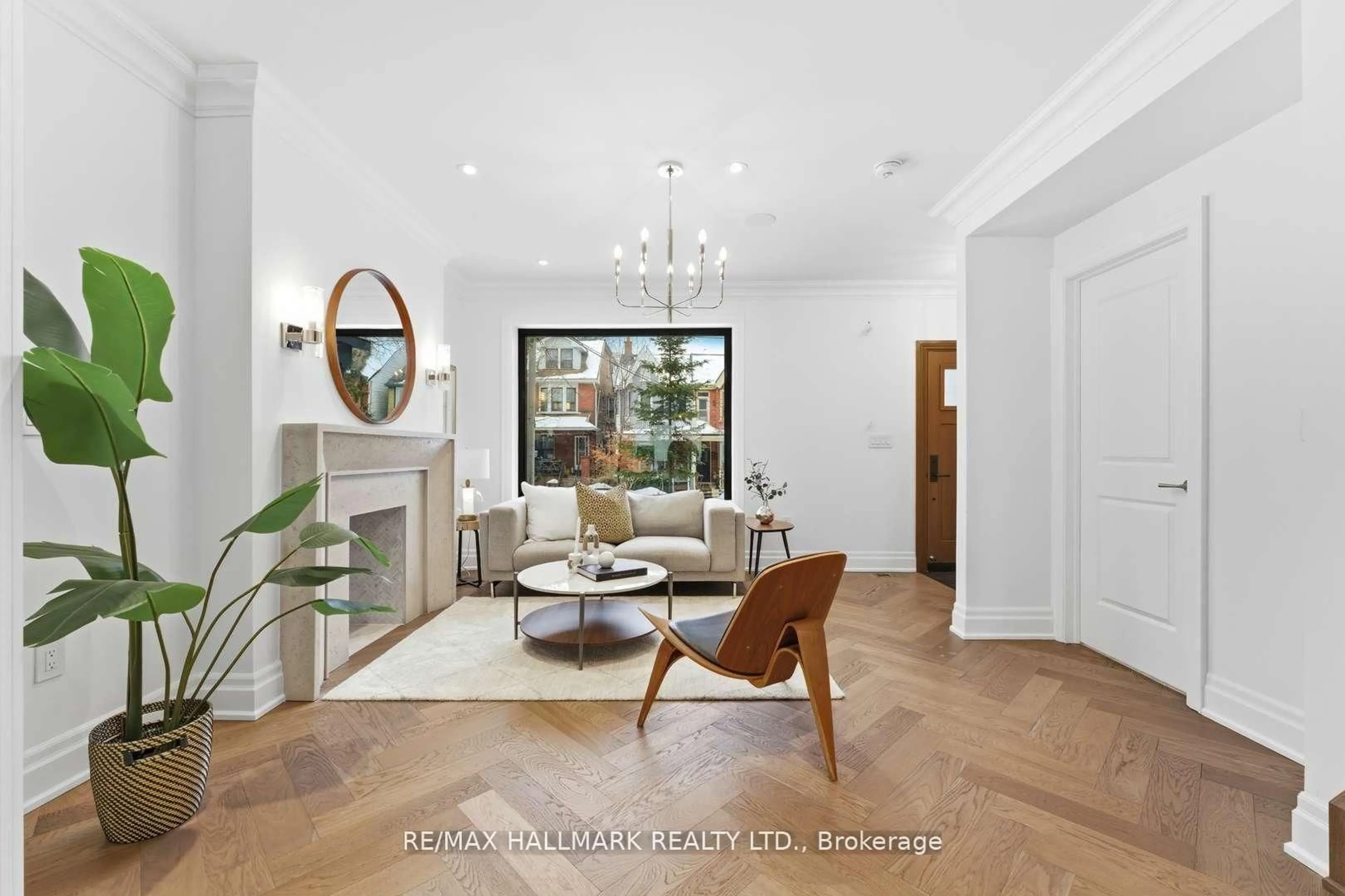 Living room with furniture, unknown for 90 Garden Ave, Toronto Ontario M6R 1H7