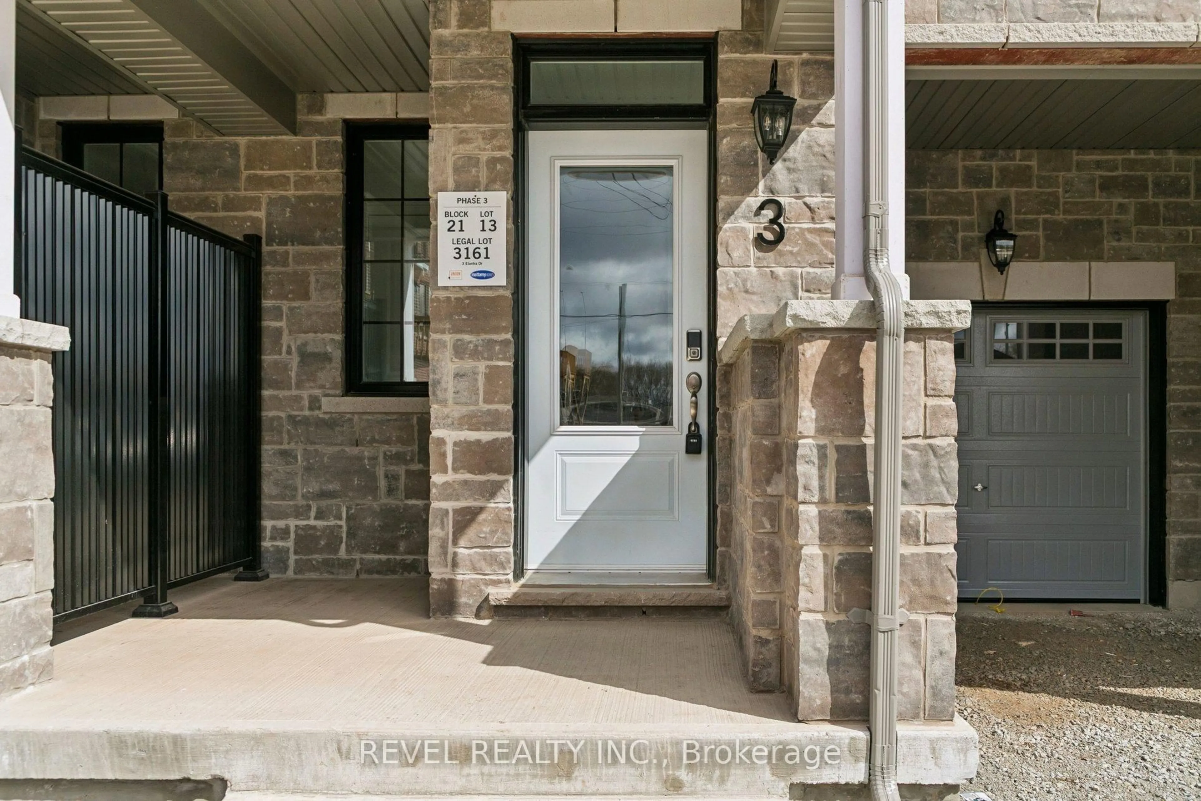 Indoor entryway for 3 Elantra Dr, Brampton Ontario L7A 5M6