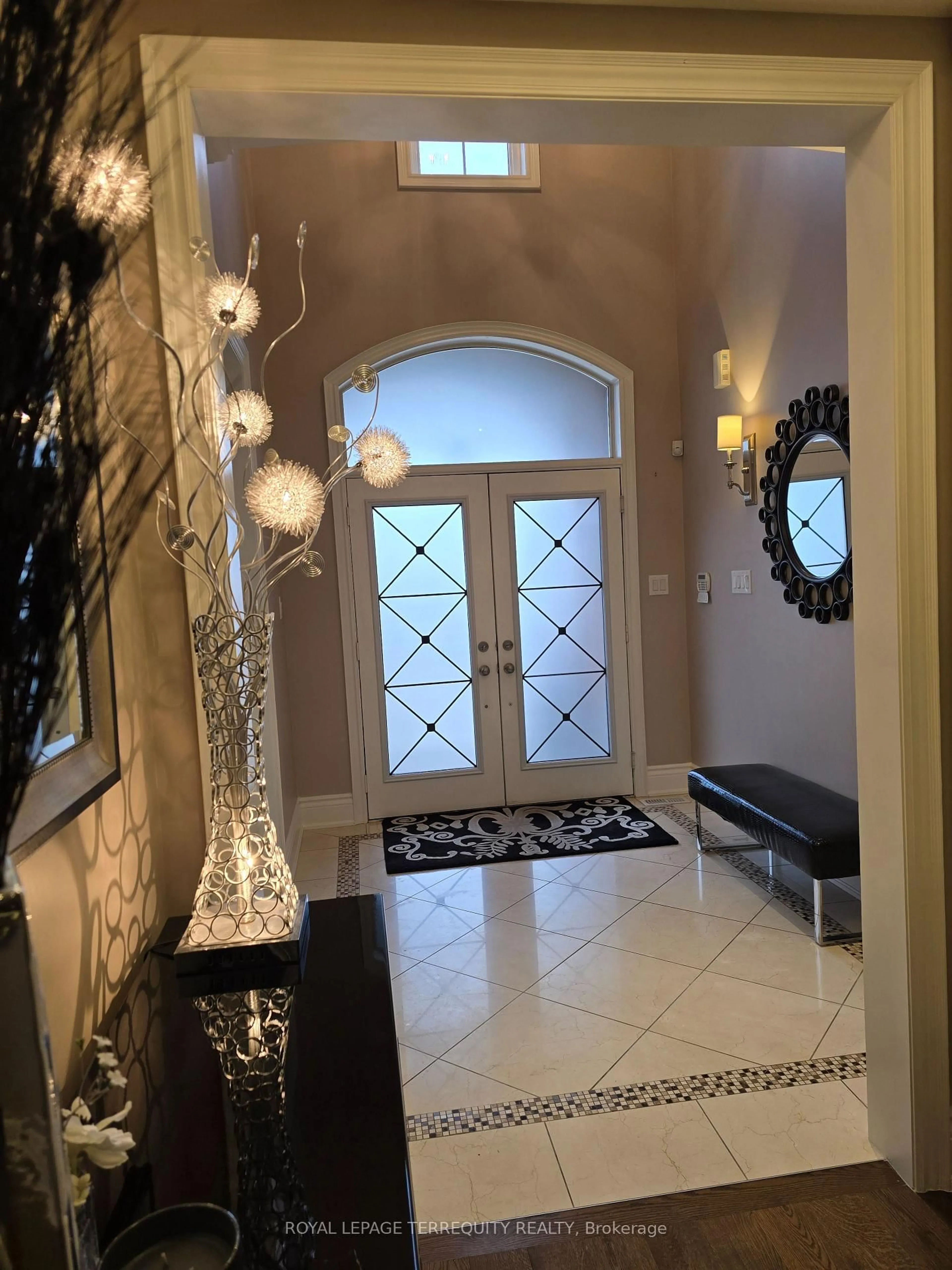 Indoor entryway for 19 Black Diamond Cres, Brampton Ontario L6X 0V8