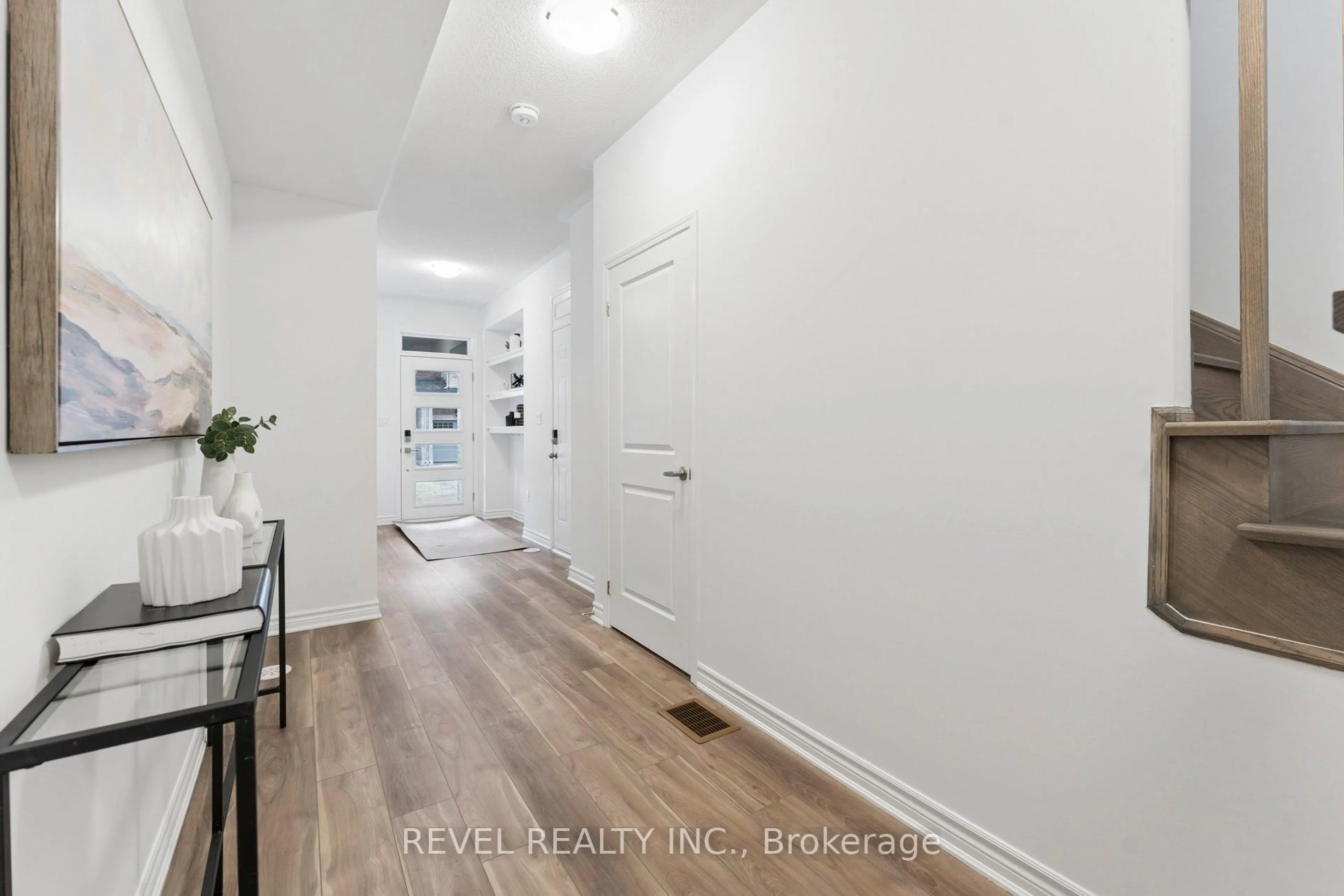 Indoor entryway for 41 Vimy Ridge Rd, Brampton Ontario L7A 5M6
