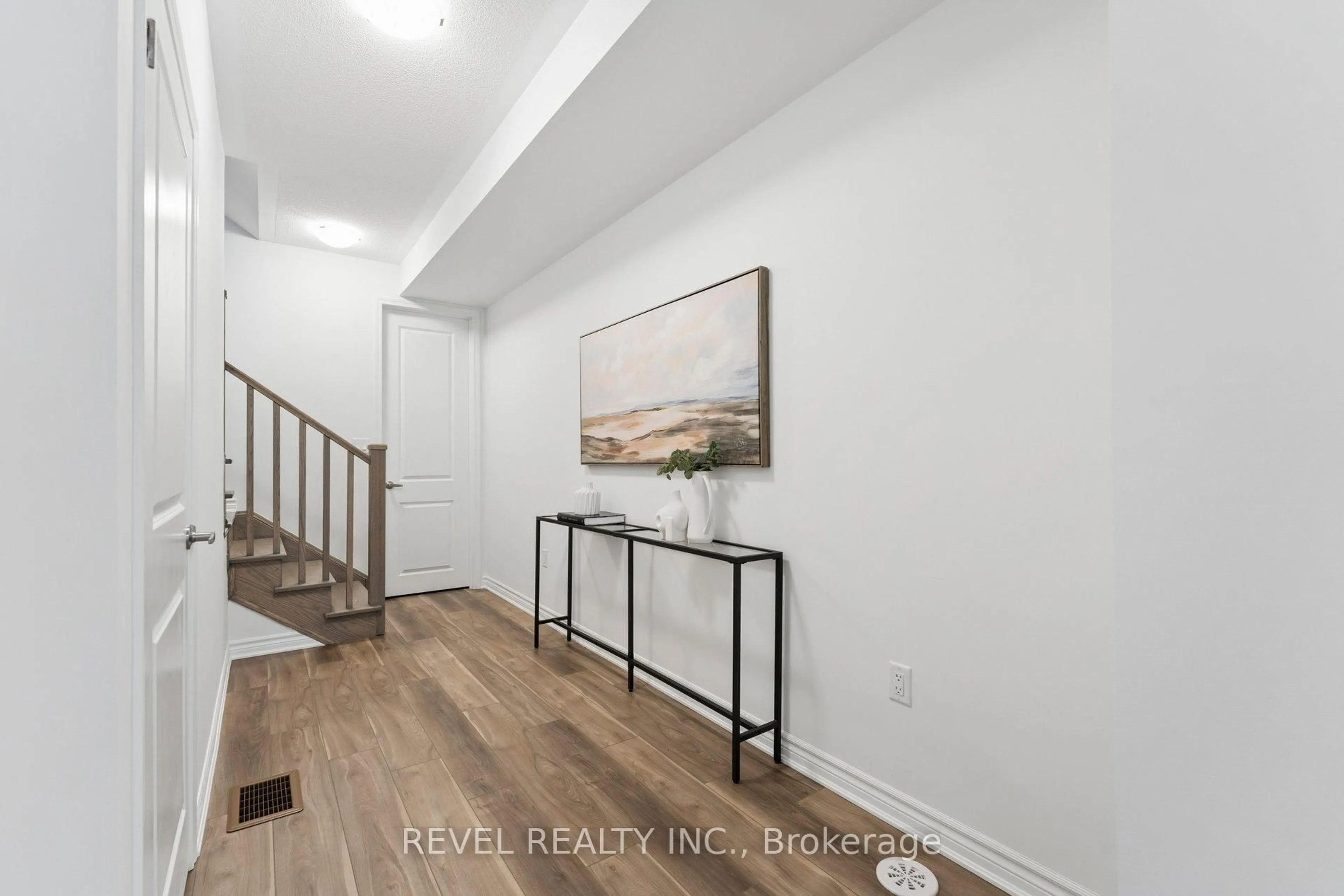 Indoor entryway for 41 Vimy Ridge Rd, Brampton Ontario L7A 5M6
