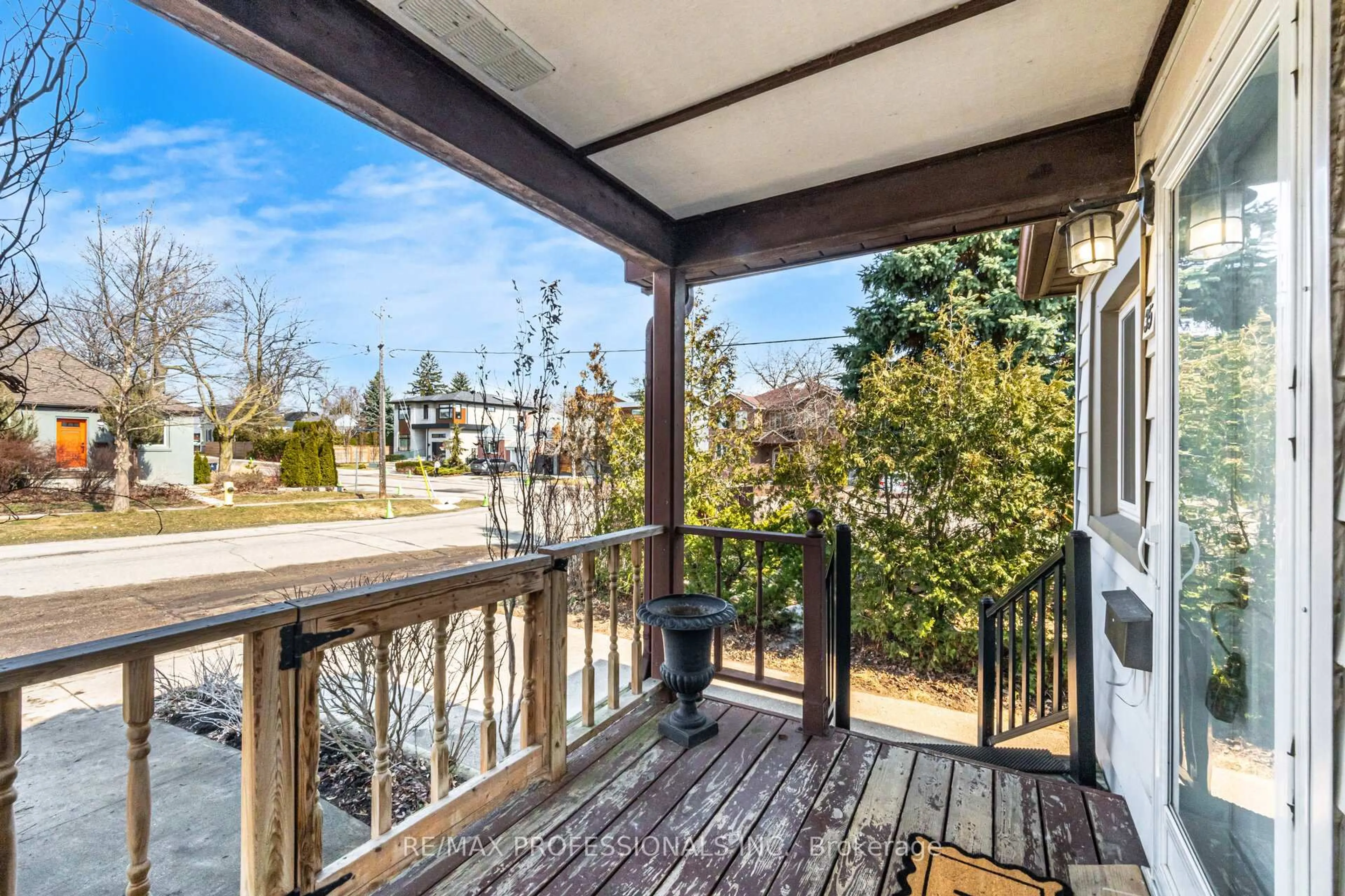 Patio, water/lake/river/ocean view for 35 Waniska Ave, Toronto Ontario M8Y 1R1