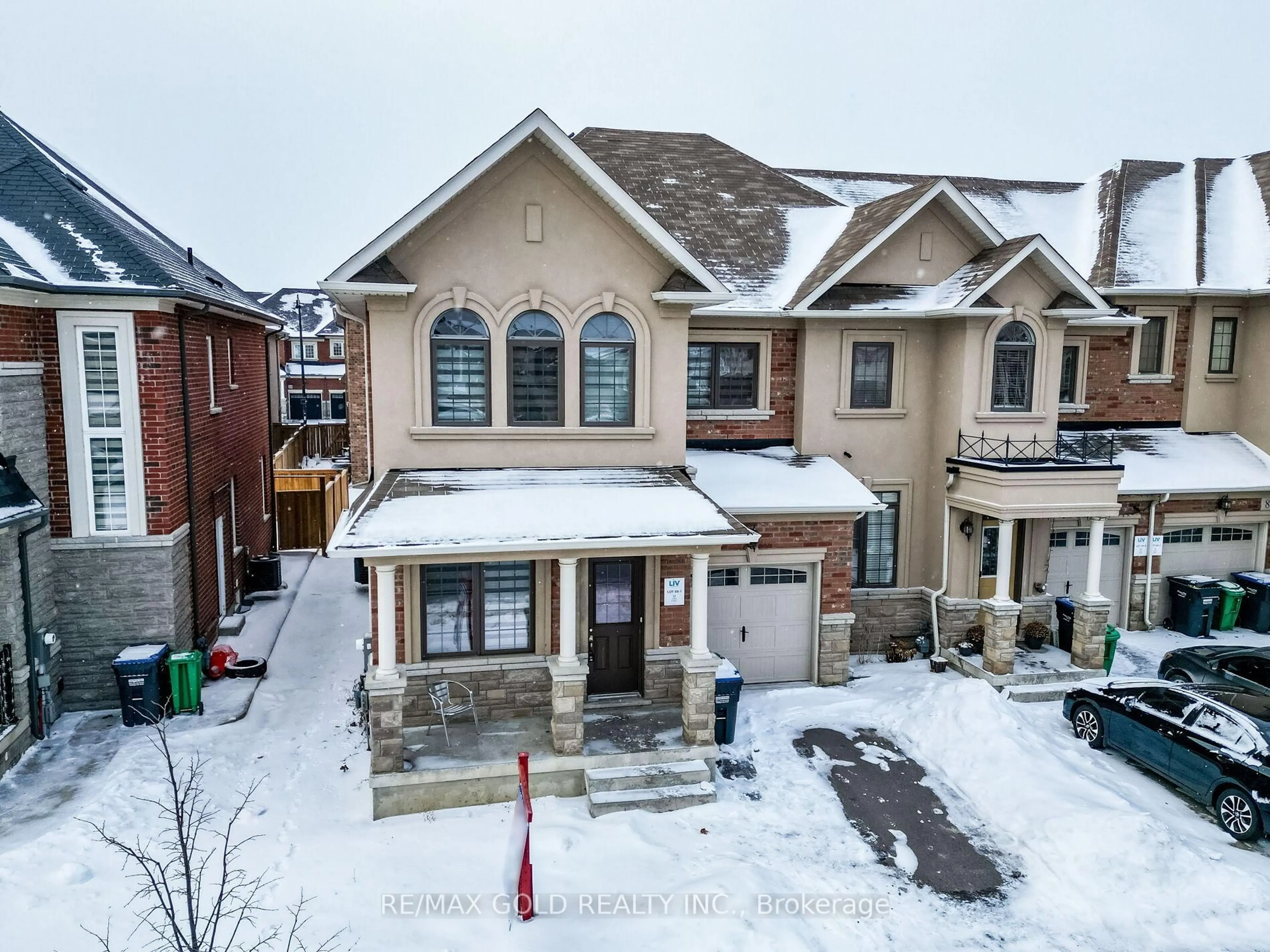 A pic from outside/outdoor area/front of a property/back of a property/a pic from drone, street for 12 Hines St, Brampton Ontario L7A 4X5
