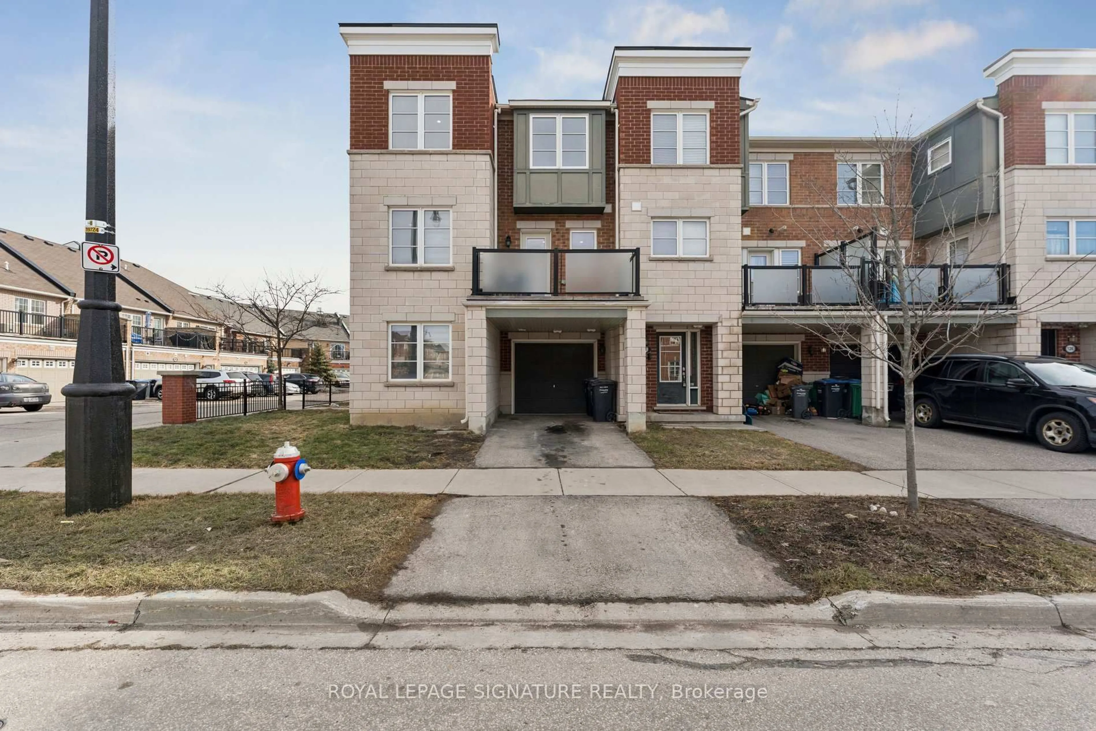 A pic from outside/outdoor area/front of a property/back of a property/a pic from drone, street for 122 Baycliffe Cres, Brampton Ontario L7A 3Y7