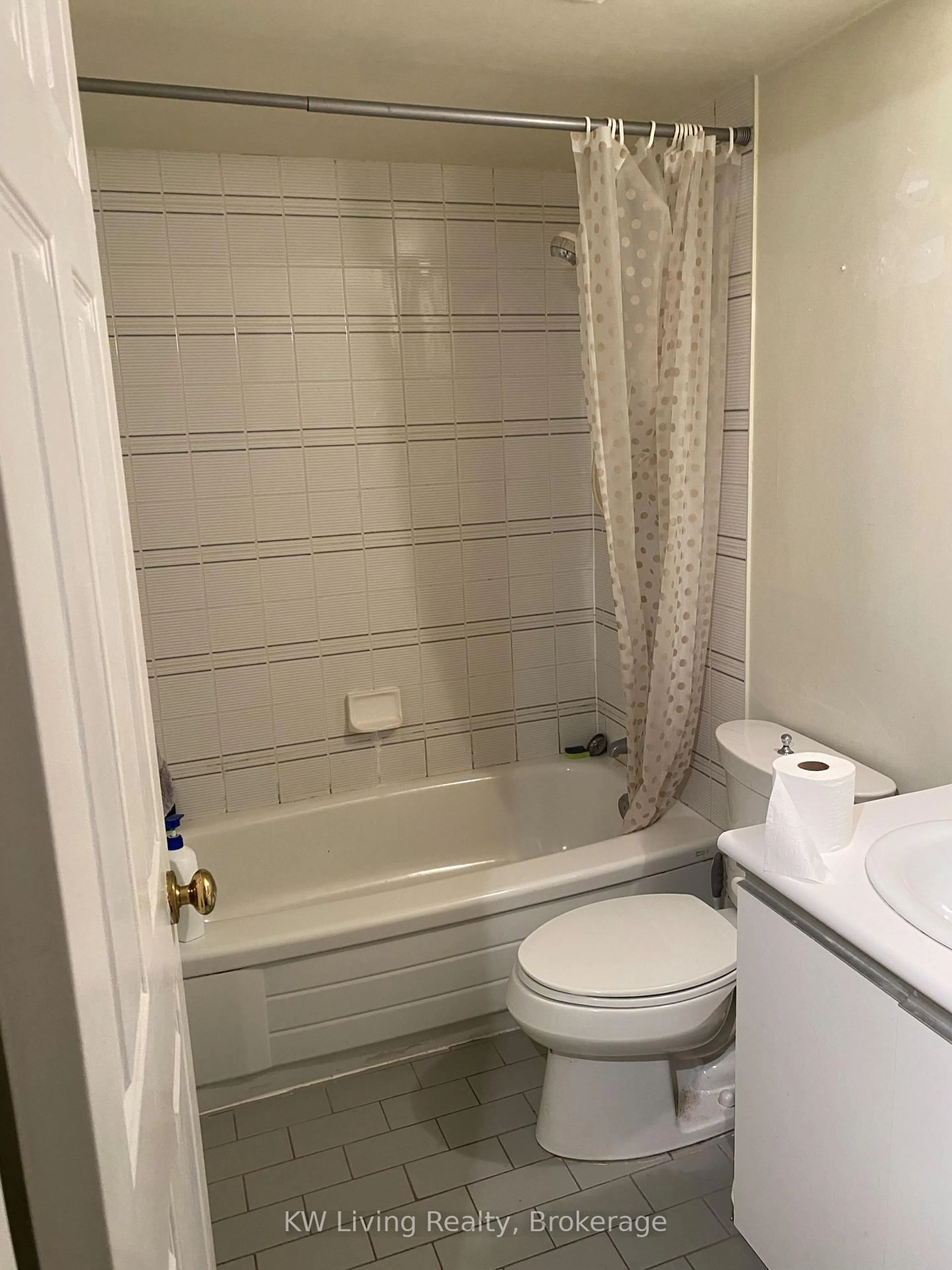 Standard bathroom, floor is not visible for 250 Webb Dr #1207, Mississauga Ontario L5B 3Z4