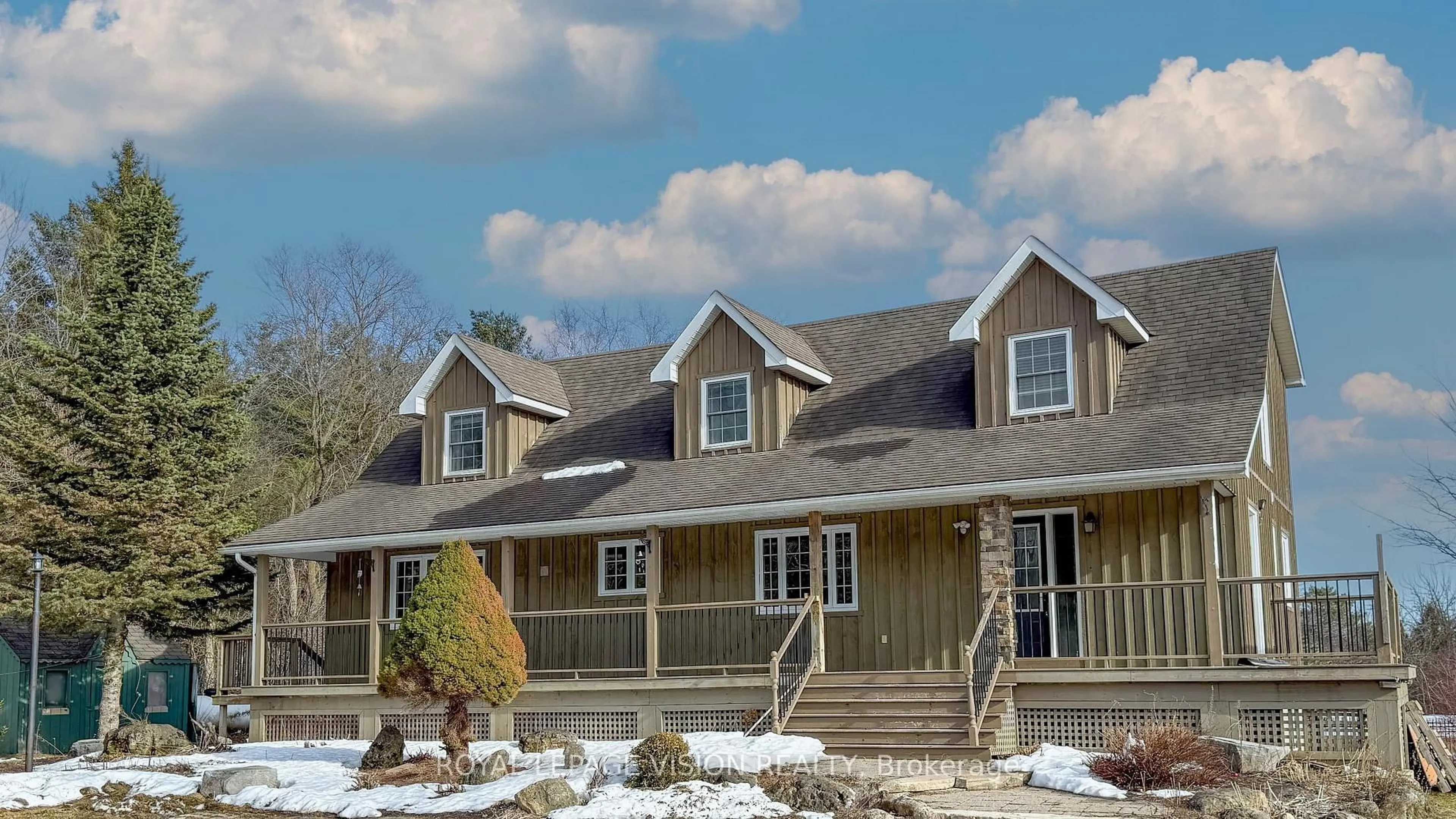 Home with vinyl exterior material, unknown for 5628 Hwy 7, Milton Ontario L7J 2L7