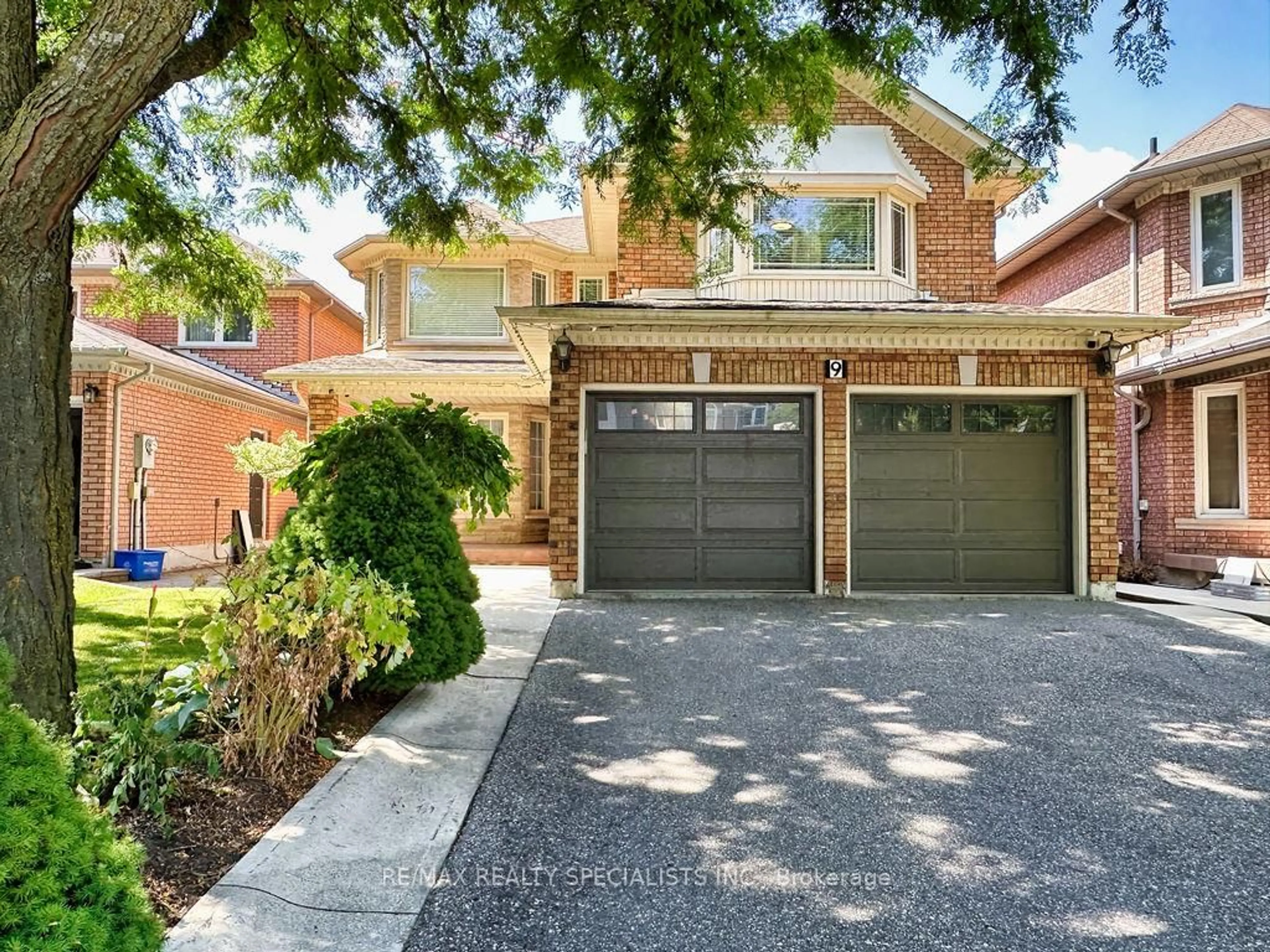 Home with brick exterior material, street for 9 Siesta Crt, Brampton Ontario L6R 1P2