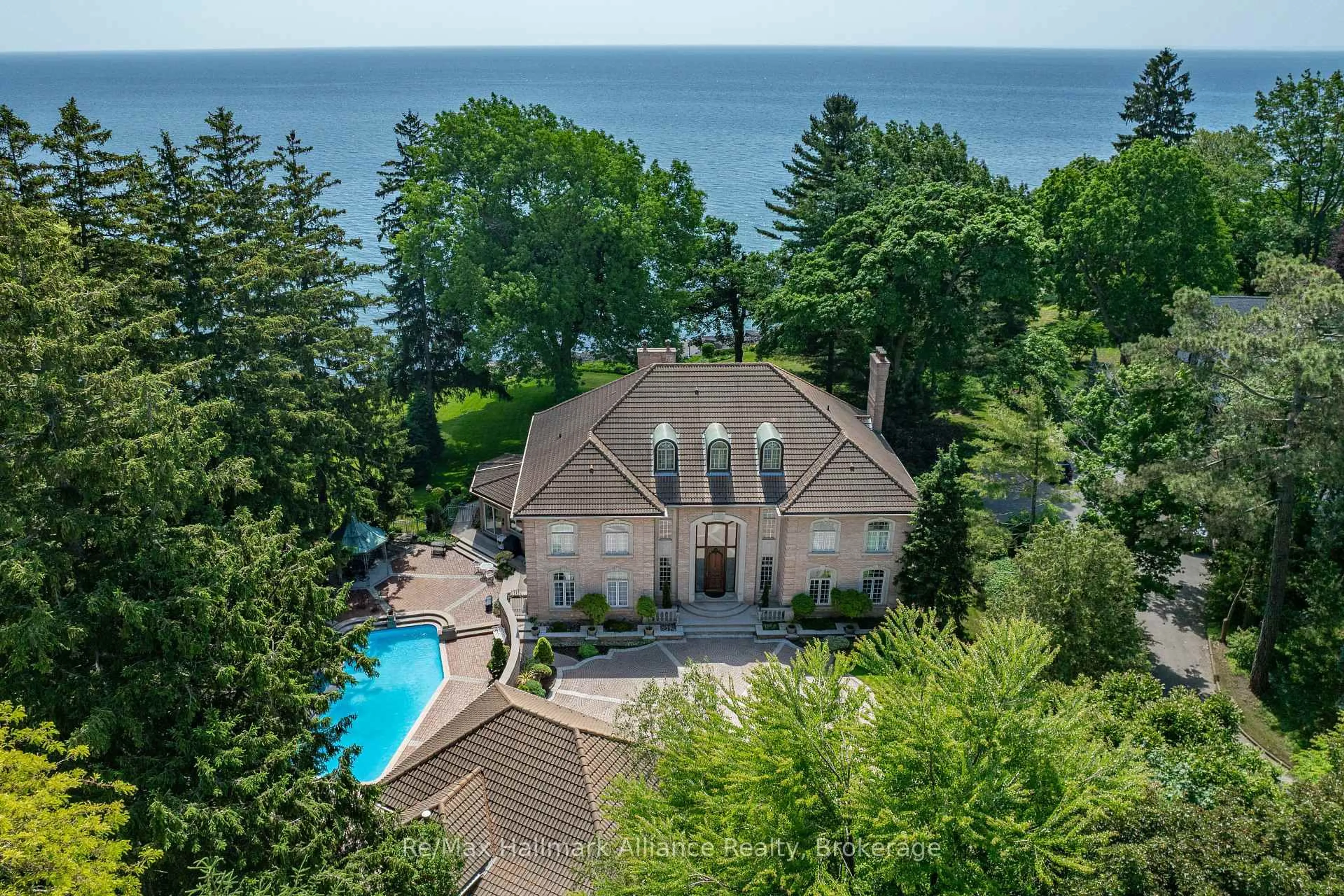 A pic from outside/outdoor area/front of a property/back of a property/a pic from drone, water/lake/river/ocean view for 49 Cox Dr, Oakville Ontario L6J 4P8