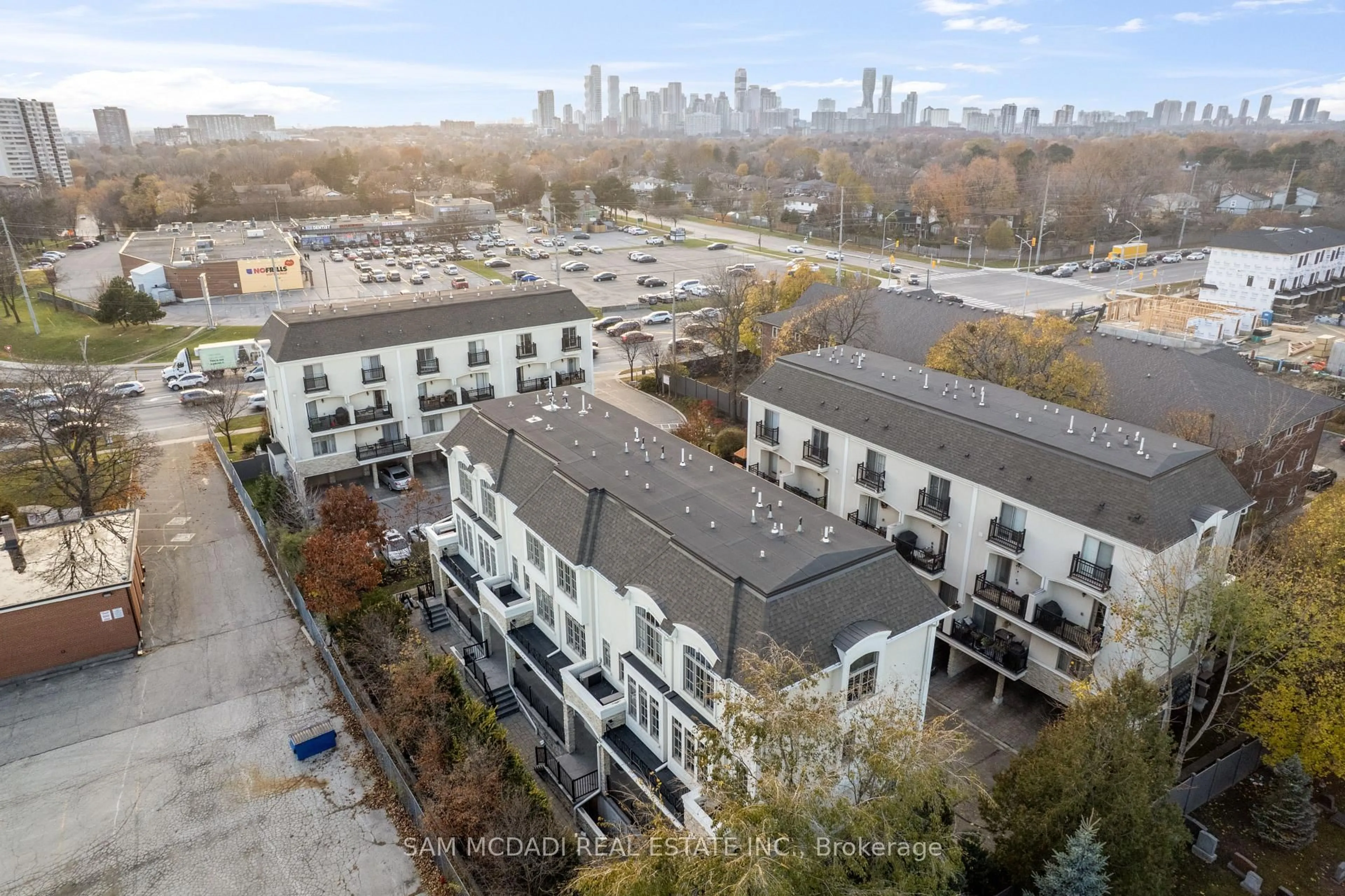 A pic from outside/outdoor area/front of a property/back of a property/a pic from drone, city buildings view from balcony for 3083 Cawthra Rd #23, Mississauga Ontario L5A 2X4