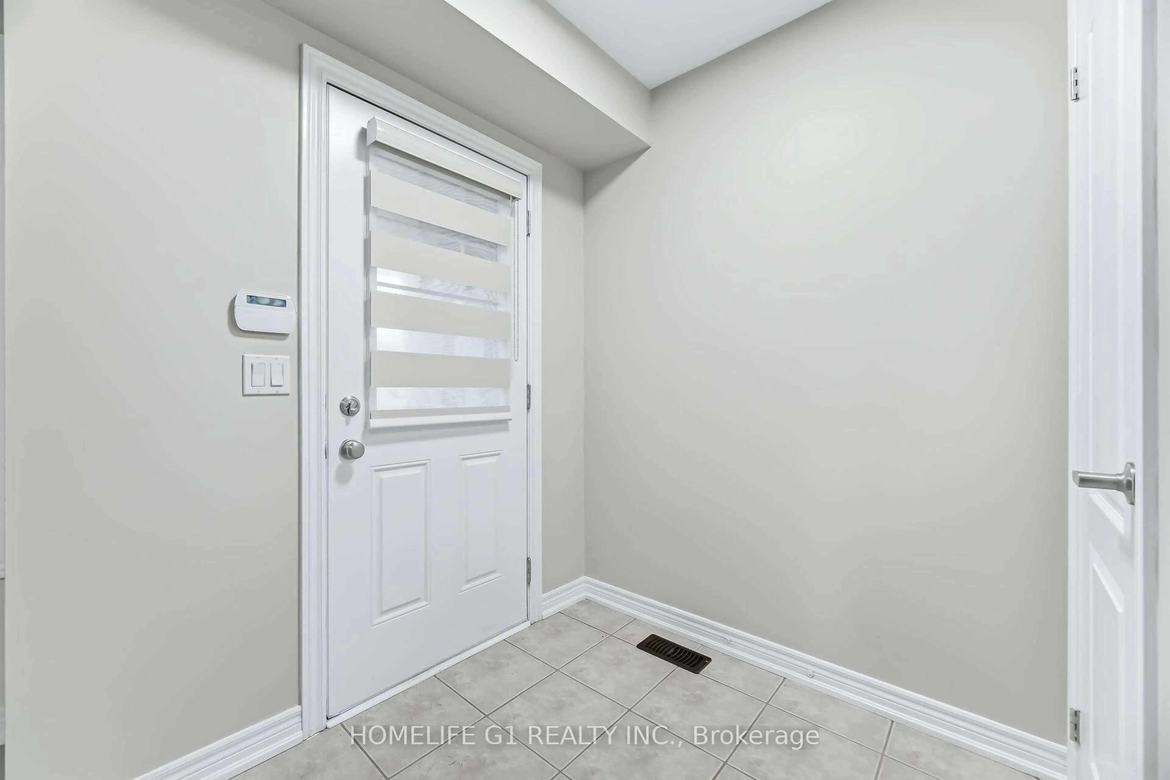 Indoor entryway for 223 Inspire Blvd, Brampton Ontario L6R 3W6