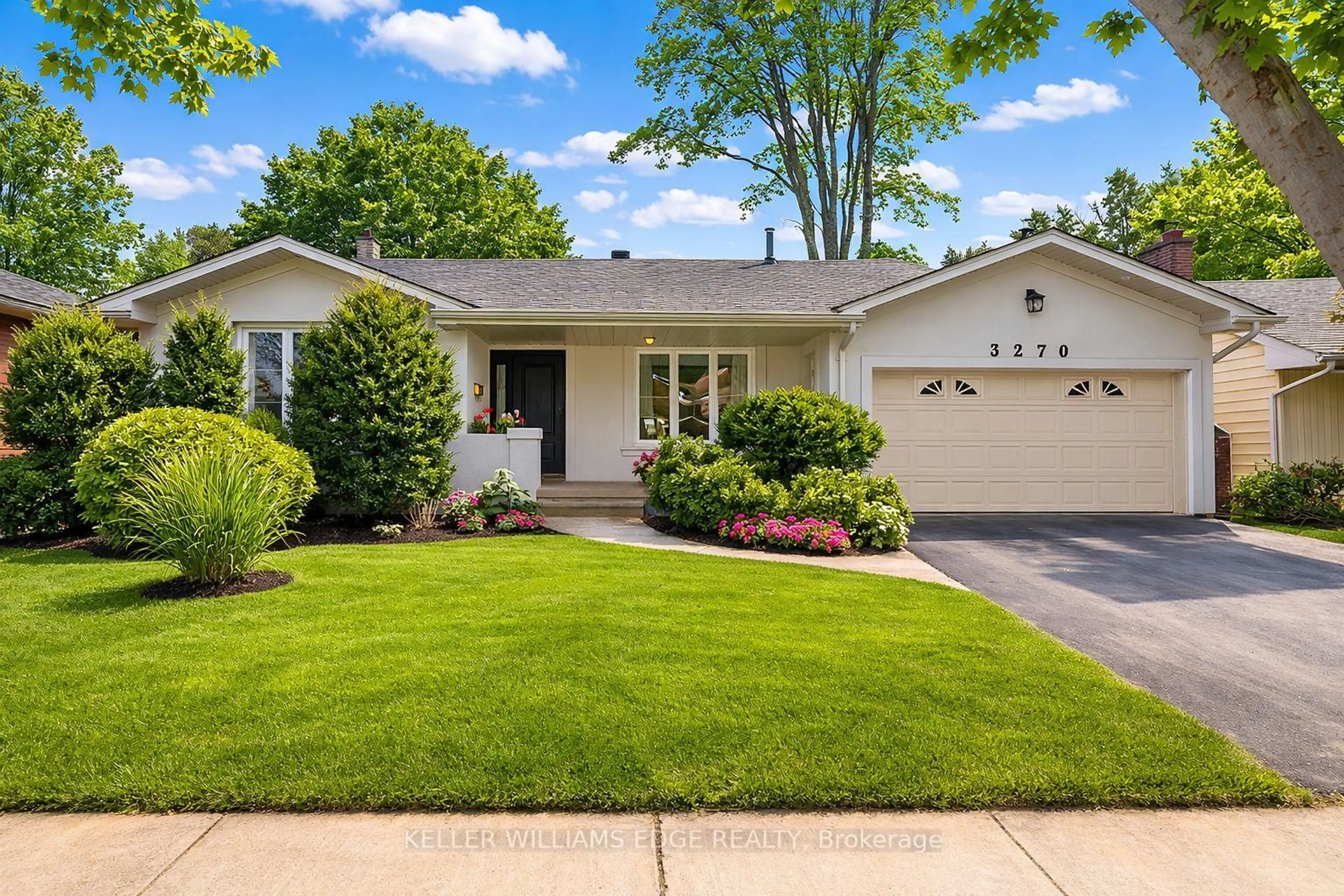 Home with vinyl exterior material, street for 3270 Spruce Ave, Burlington Ontario L7N 1J4