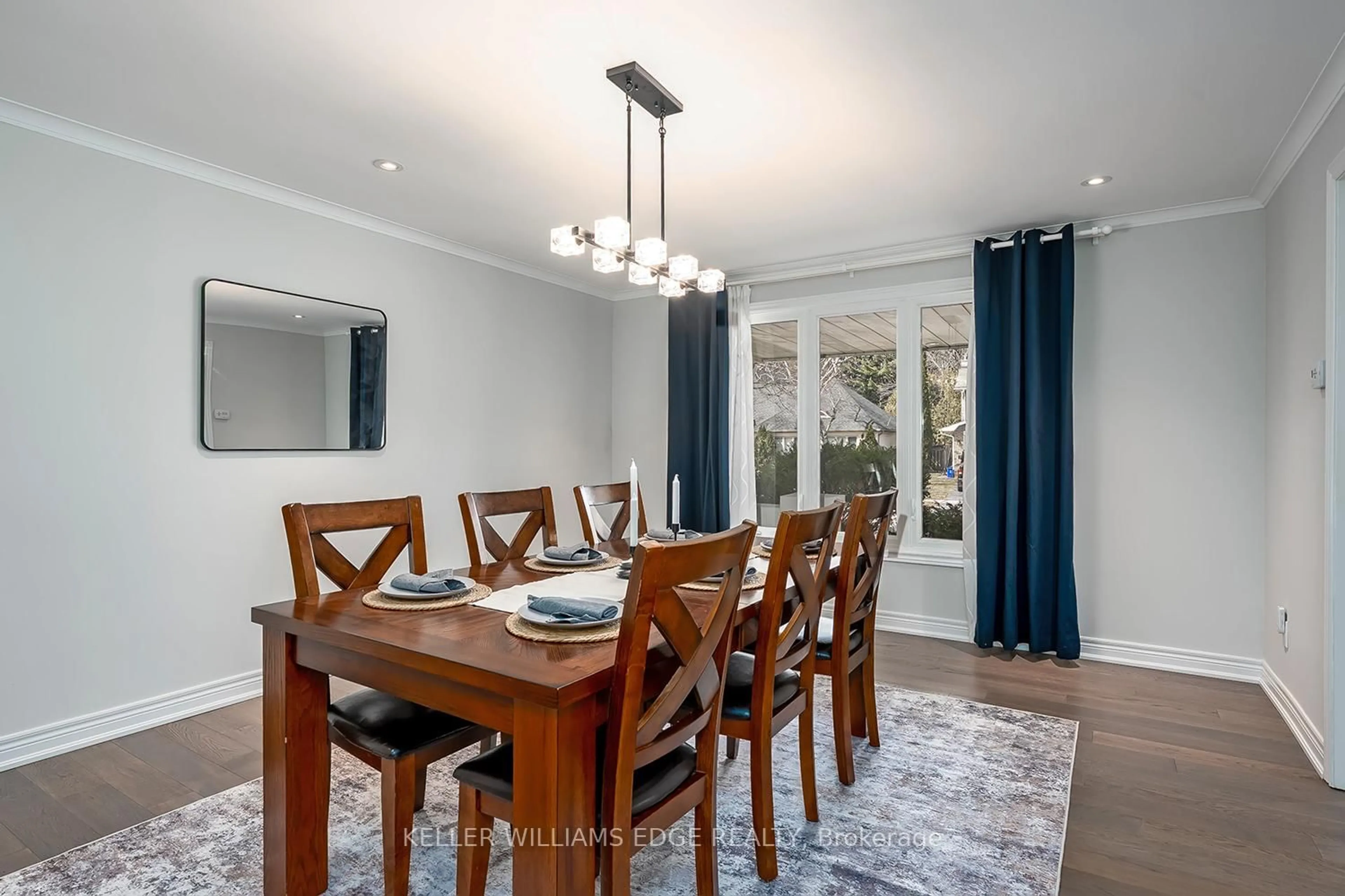 Dining room, wood/laminate floor for 3270 Spruce Ave, Burlington Ontario L7N 1J4