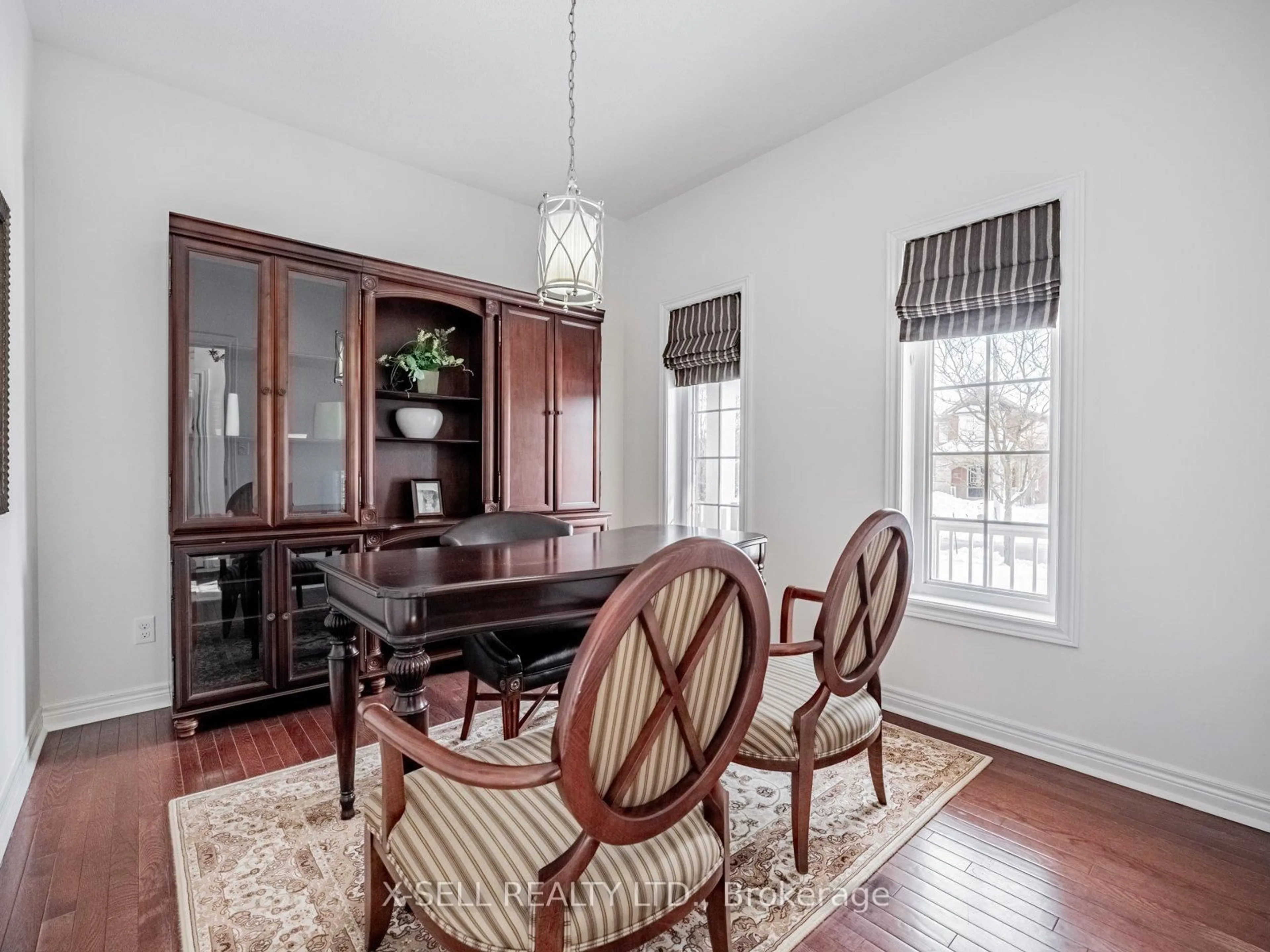 Dining room, wood/laminate floor for 34 Dockside Crt, Brampton Ontario L6Z 0B6