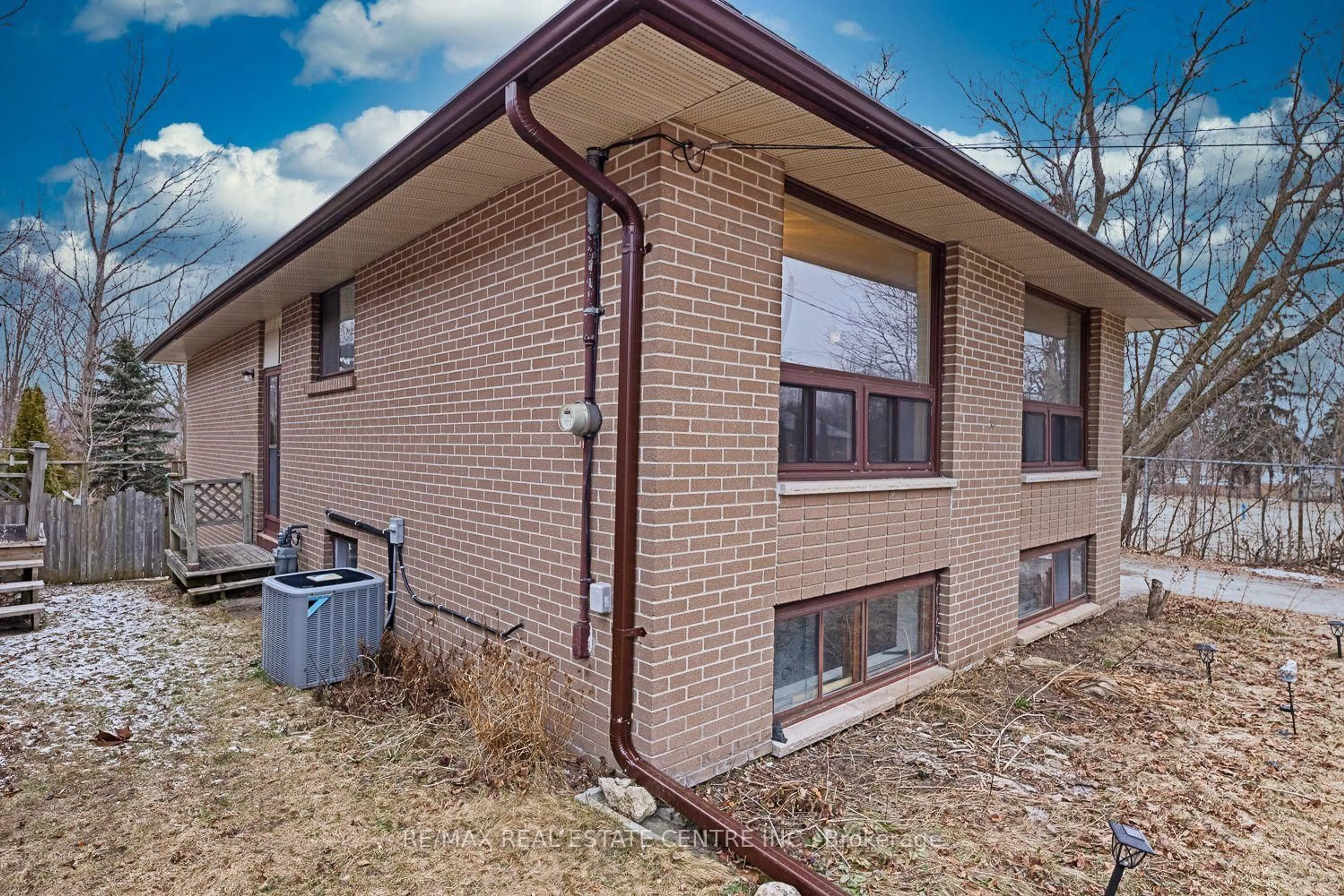 Home with brick exterior material, building for 25A Margaret St, Orangeville Ontario L9W 2N3