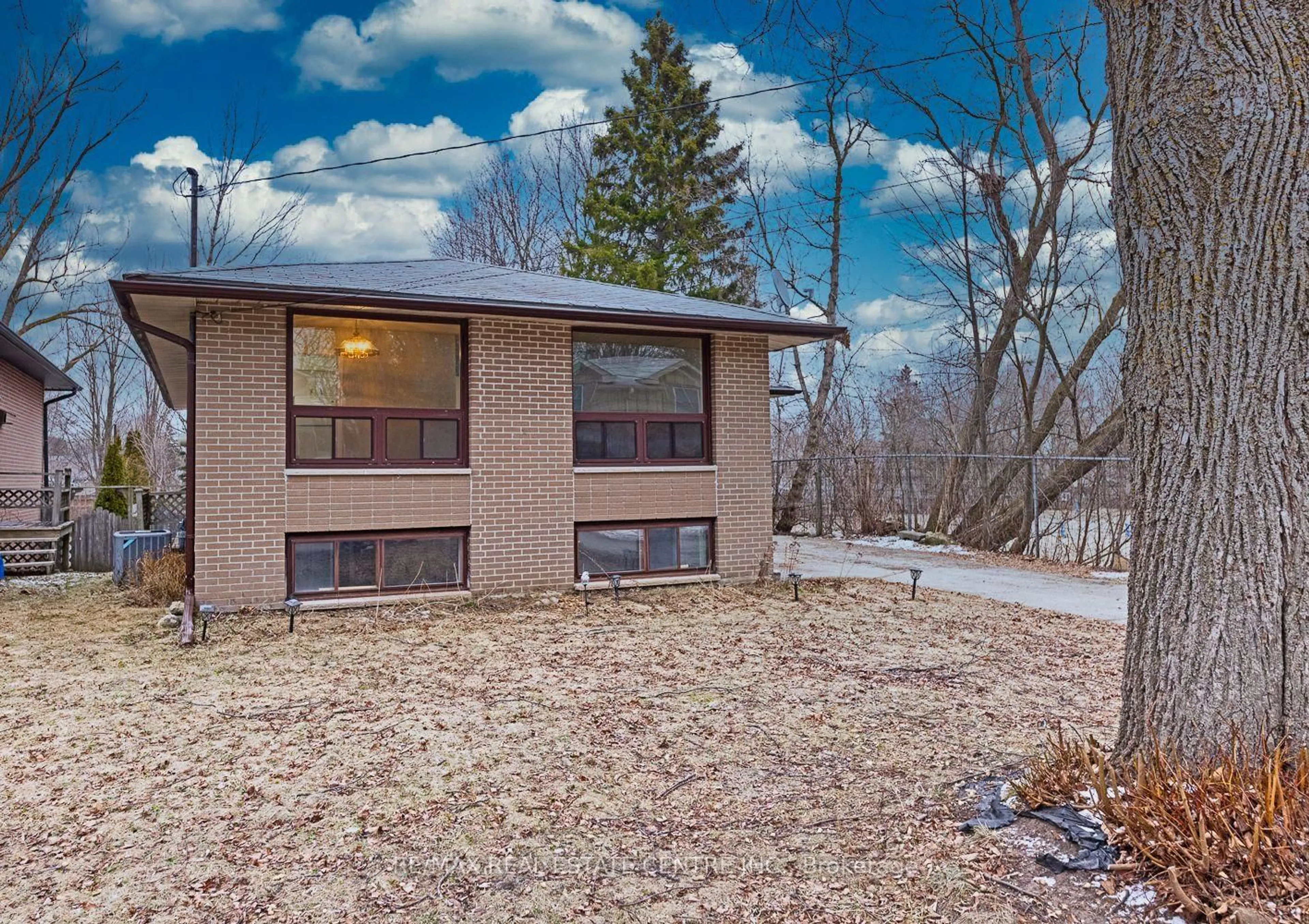 Home with brick exterior material, mountain view for 25A Margaret St, Orangeville Ontario L9W 2N3