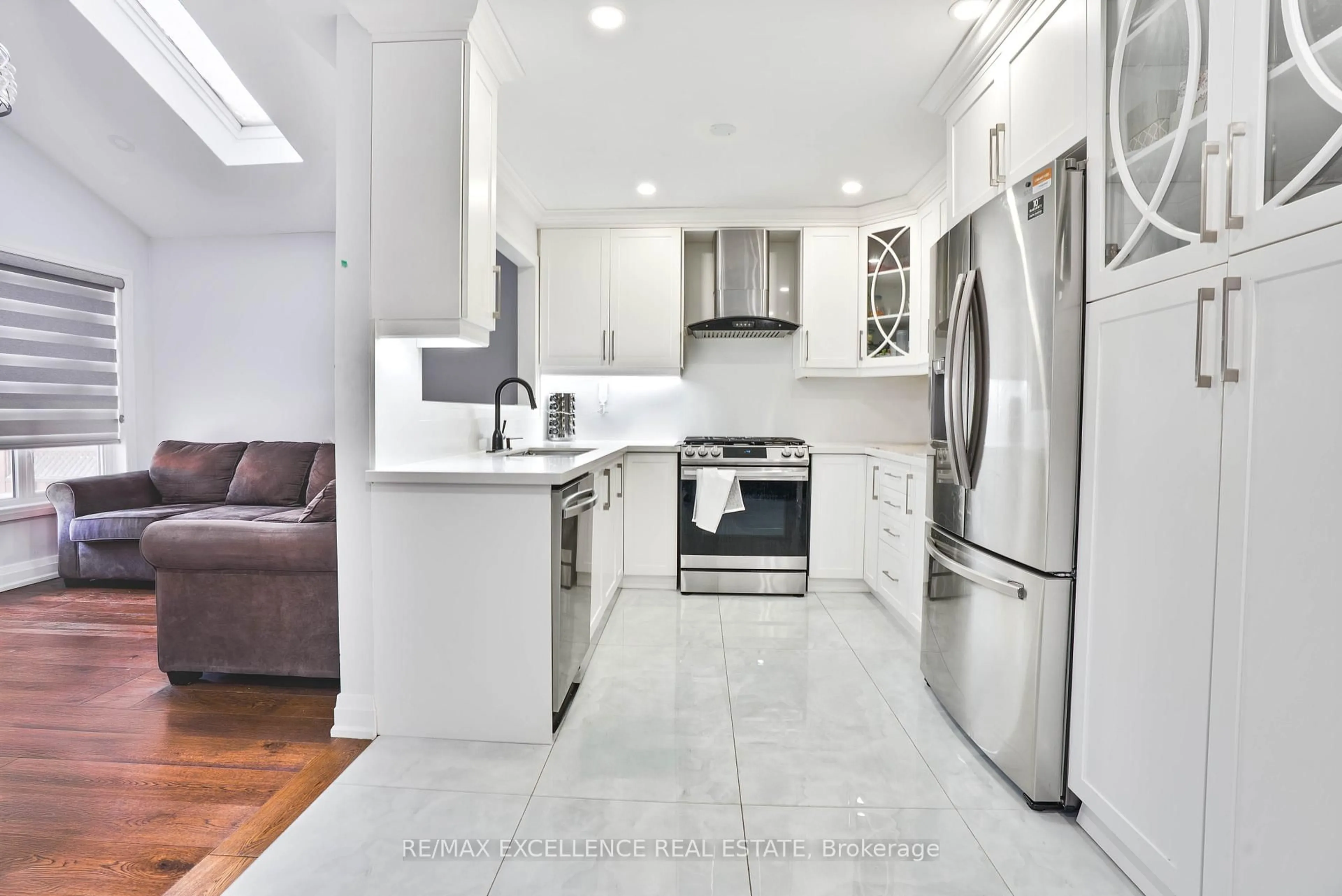 Open concept kitchen, ceramic/tile floor for 159 Cordgrass Cres, Brampton Ontario L6R 2A1