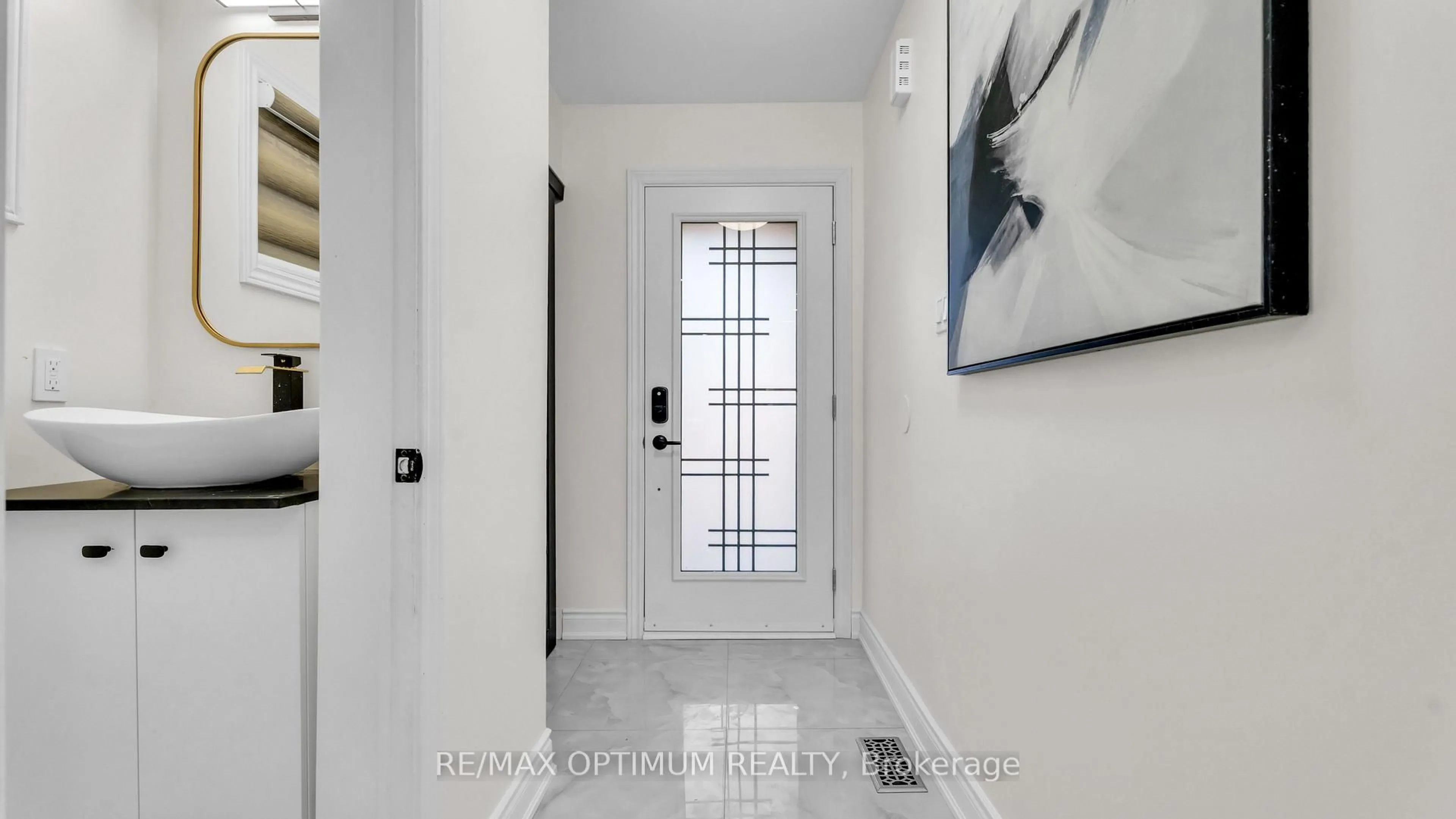 Indoor entryway for 9 Ridgefield Crt, Brampton Ontario L6P 1B5