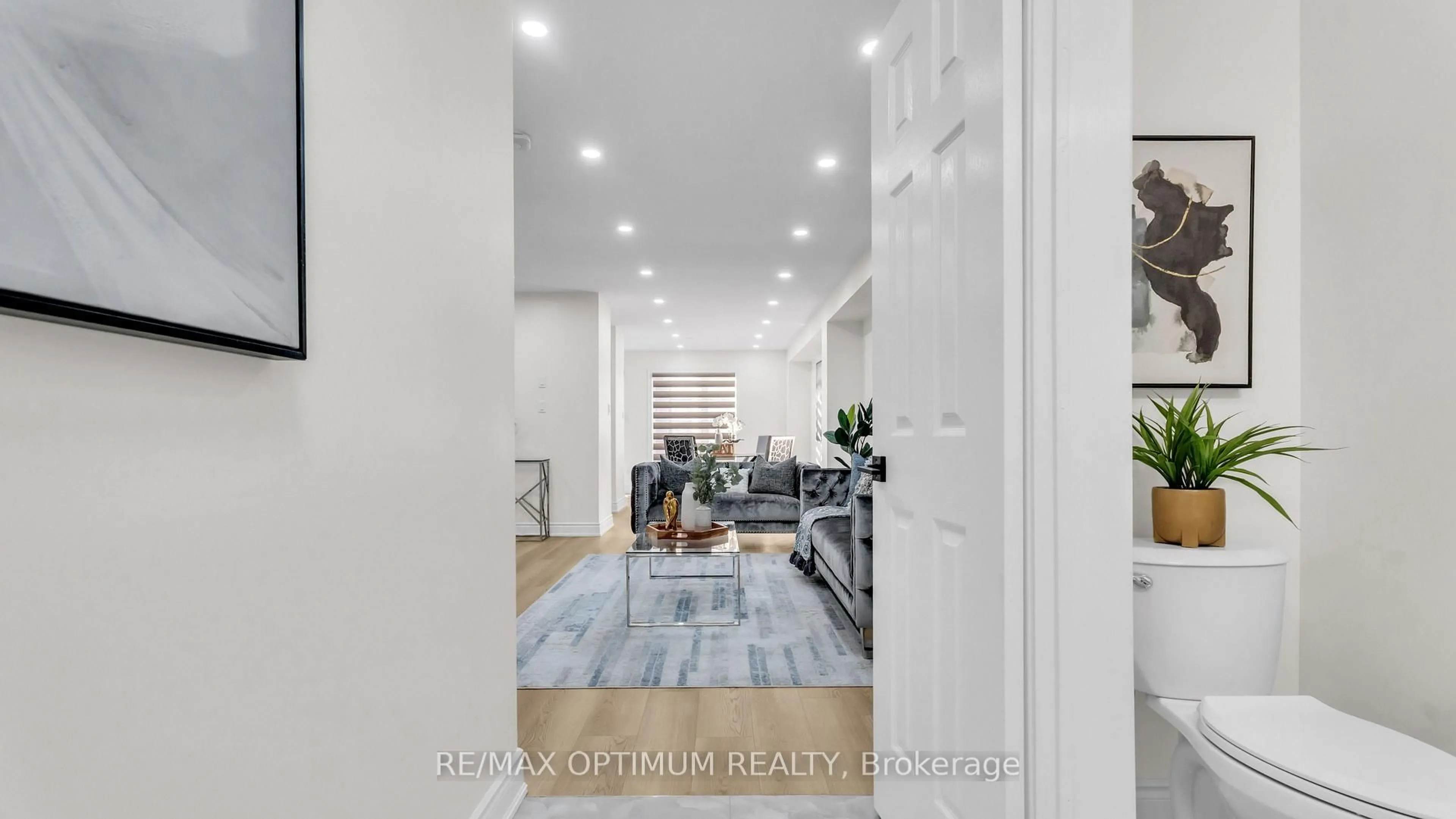 Indoor entryway for 9 Ridgefield Crt, Brampton Ontario L6P 1B5