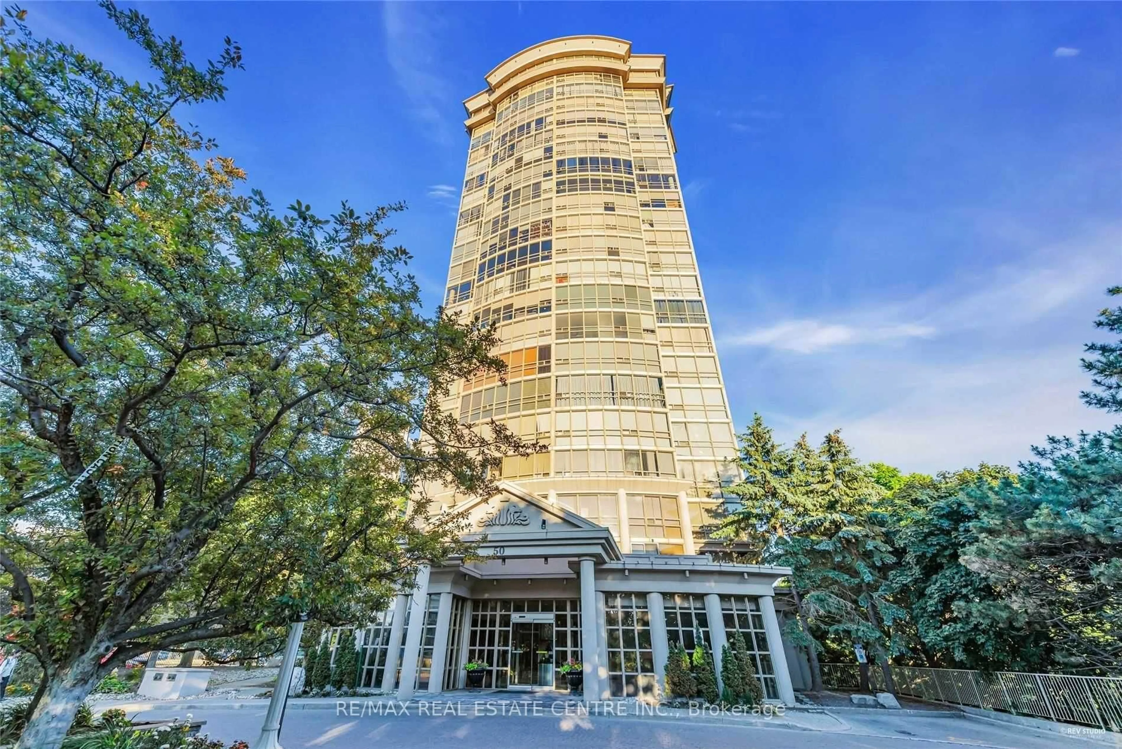 Indoor foyer for 50 Eglinton Ave #1106, Mississauga Ontario L5R 3P5