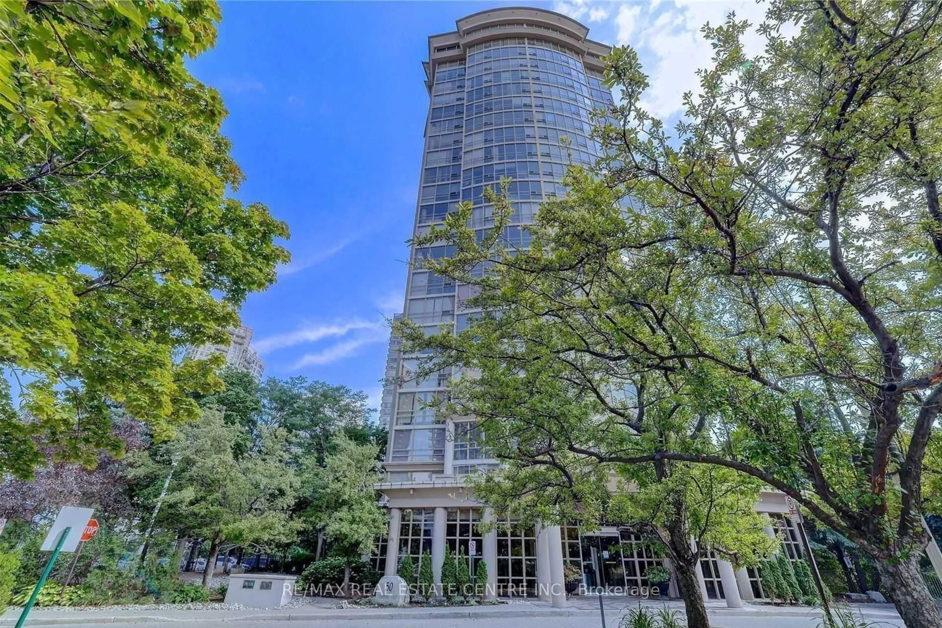 Indoor foyer for 50 Eglinton Ave #1106, Mississauga Ontario L5R 3P5
