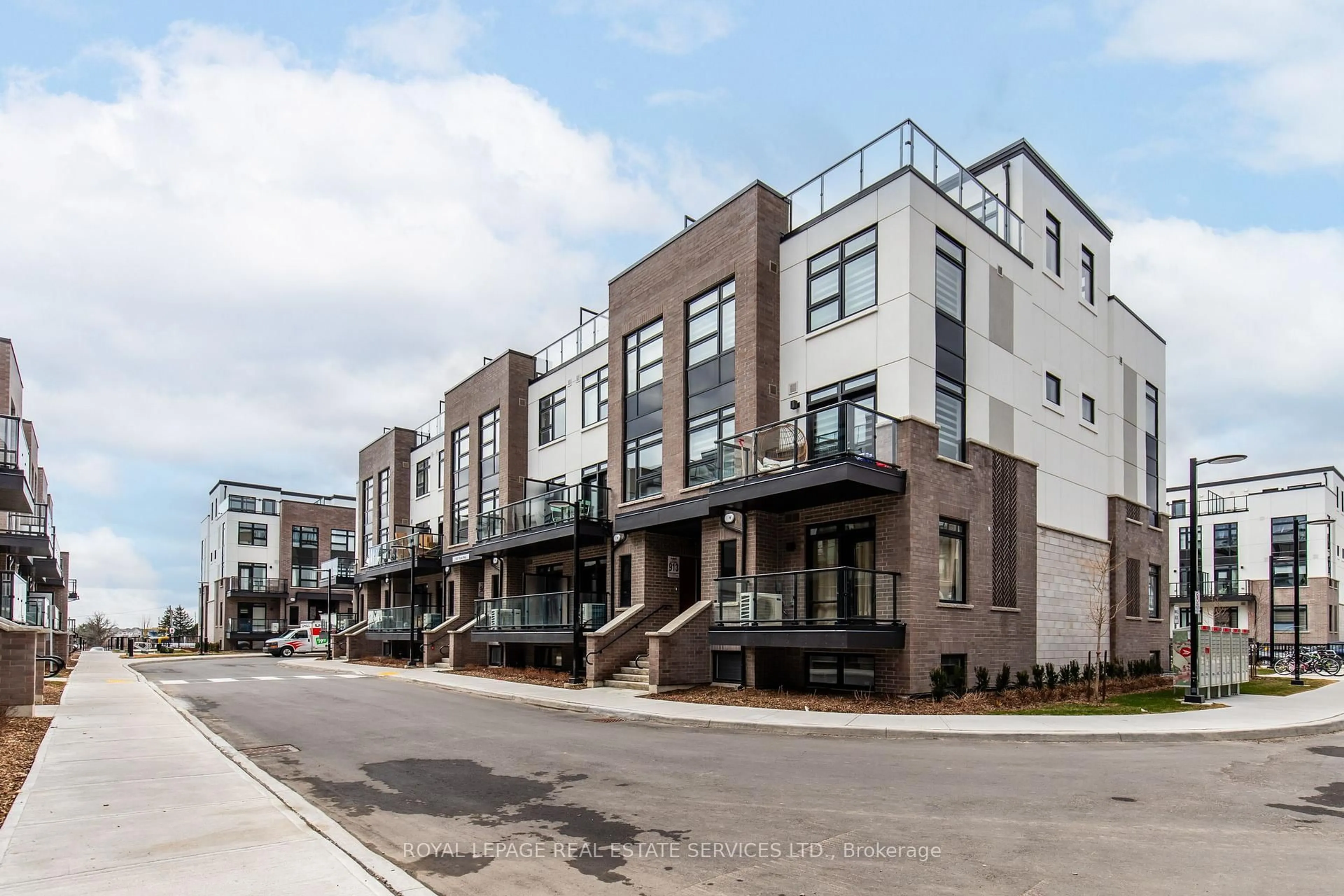 Unknown for 1597 Rose Way #112, Milton Ontario L9E 1N4