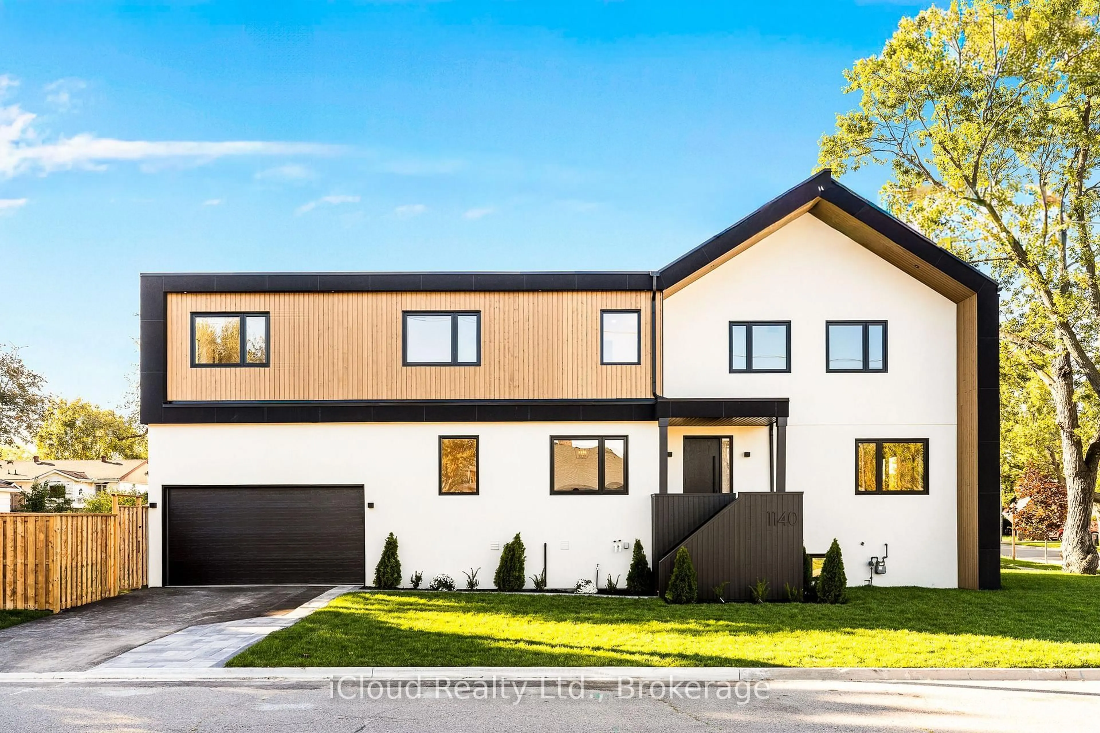 Home with vinyl exterior material, street for 1140 Ogden Ave, Mississauga Ontario L5E 2G9