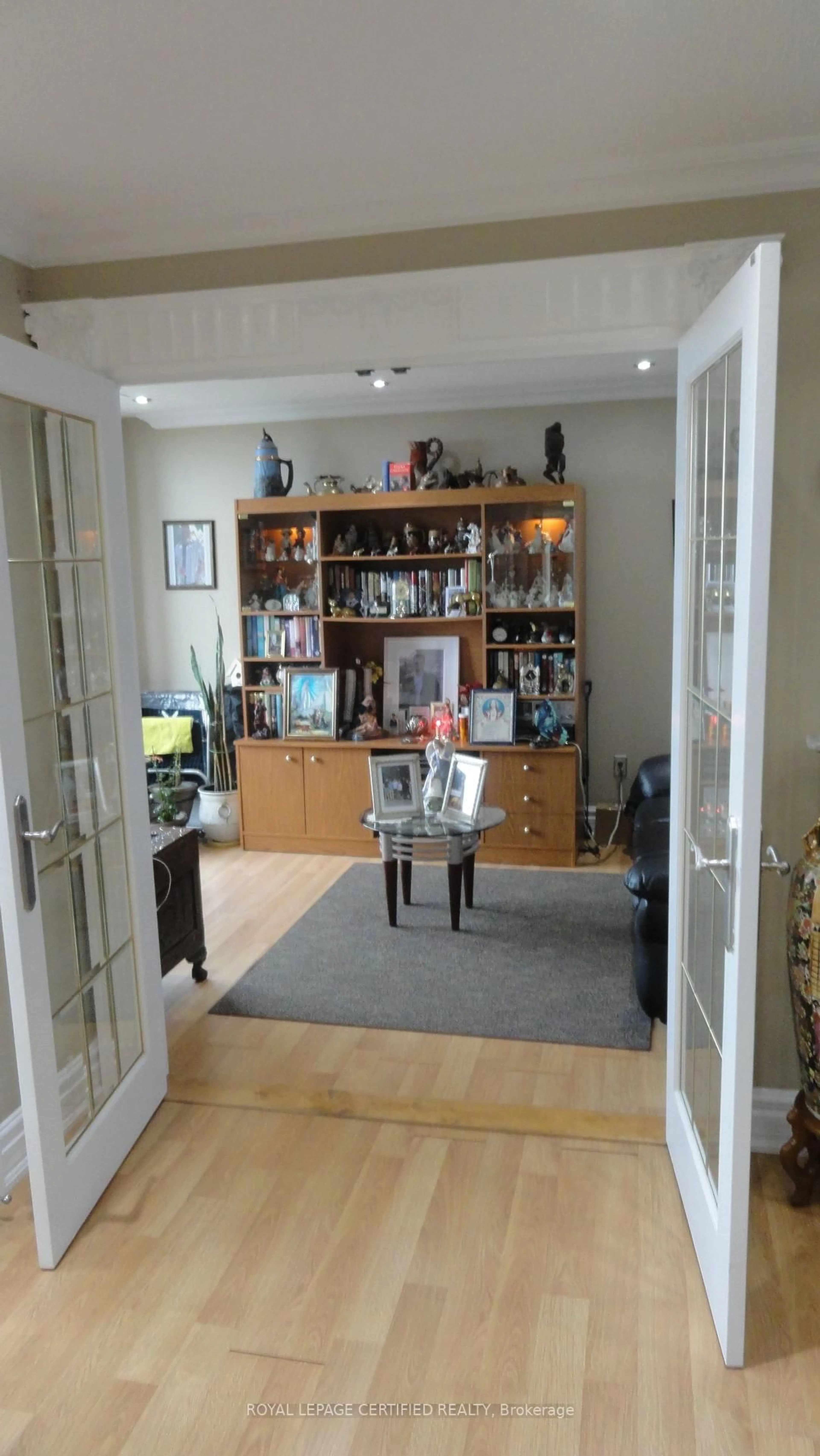 A pic of a room for 100 County Court Blvd #Ph9, Brampton Ontario L6W 3X1