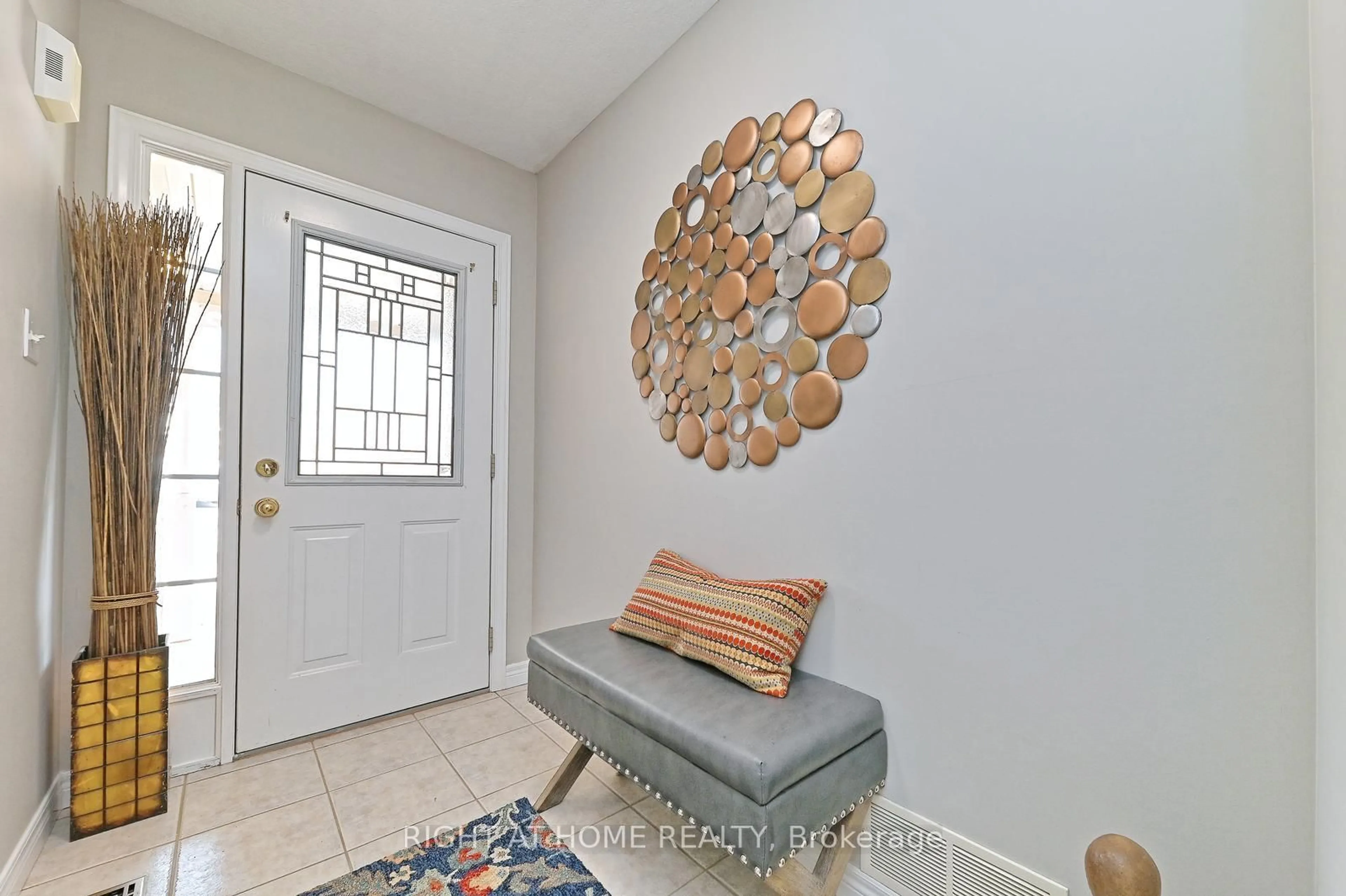 Indoor entryway for 68 Doctor Moore Crt, Halton Hills Ontario L7J 3A6