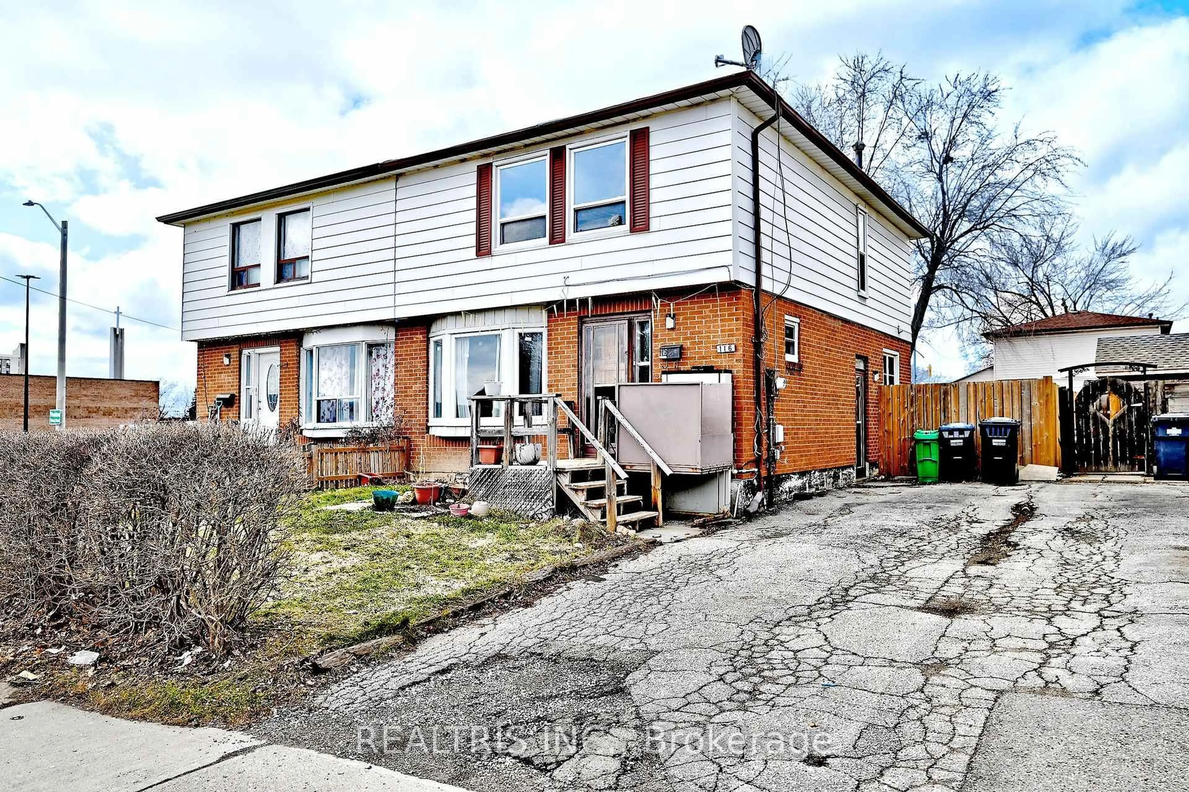 Home with brick exterior material, street for 116 Sutherland Ave, Brampton Ontario L6V 2H7