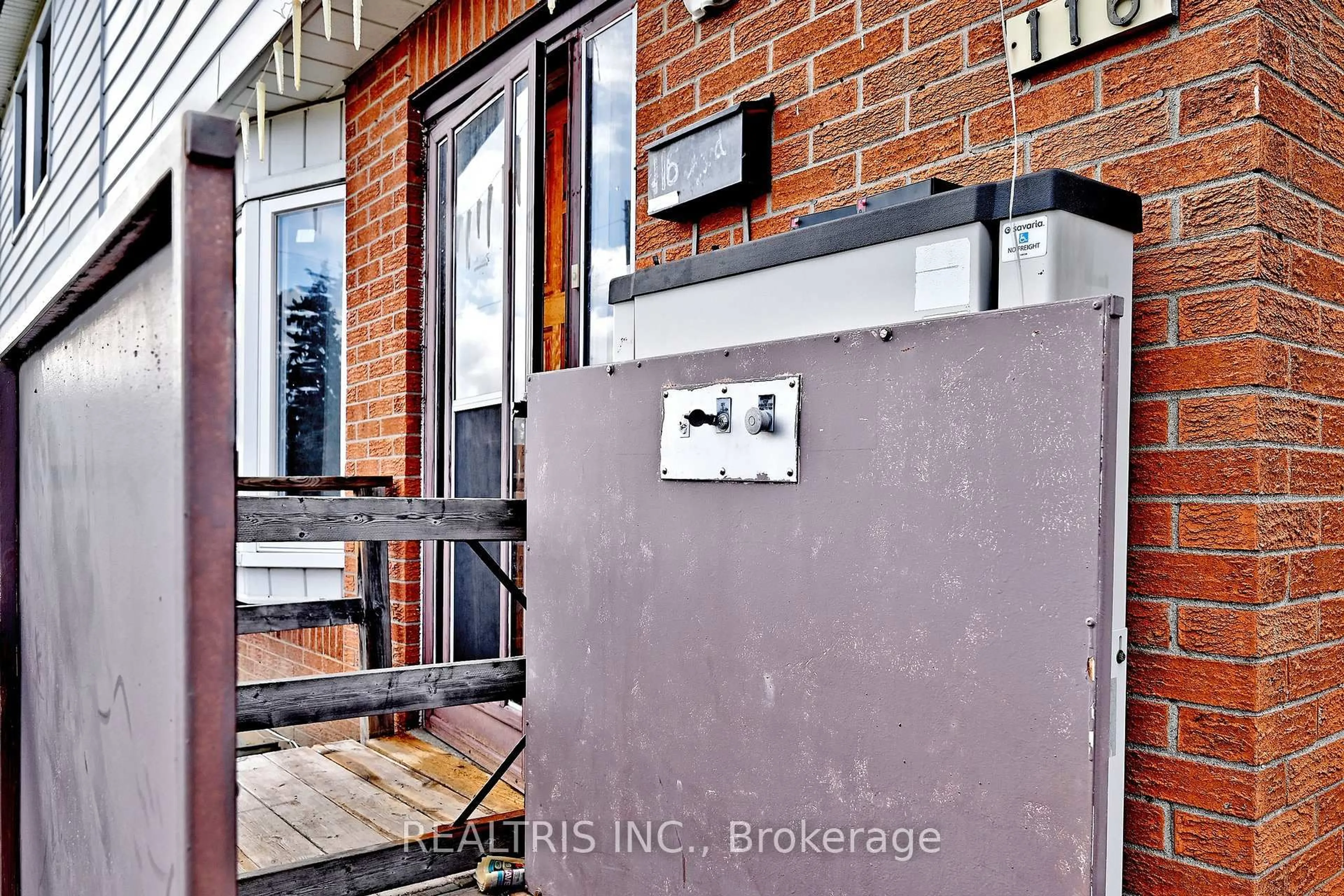 Unknown for 116 Sutherland Ave, Brampton Ontario L6V 2H7