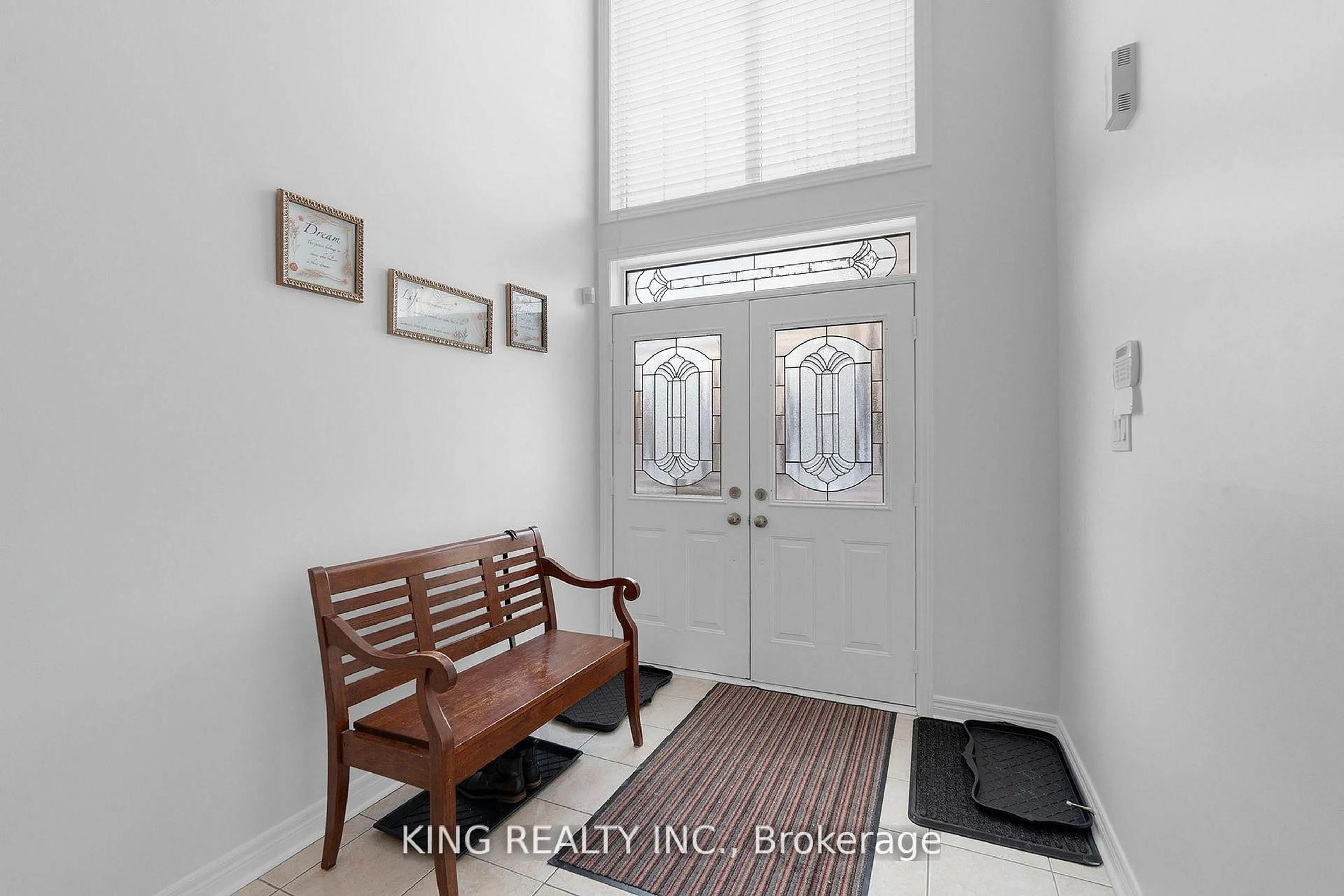 Indoor entryway for 66 Saffron Cres, Brampton Ontario L6S 6H7