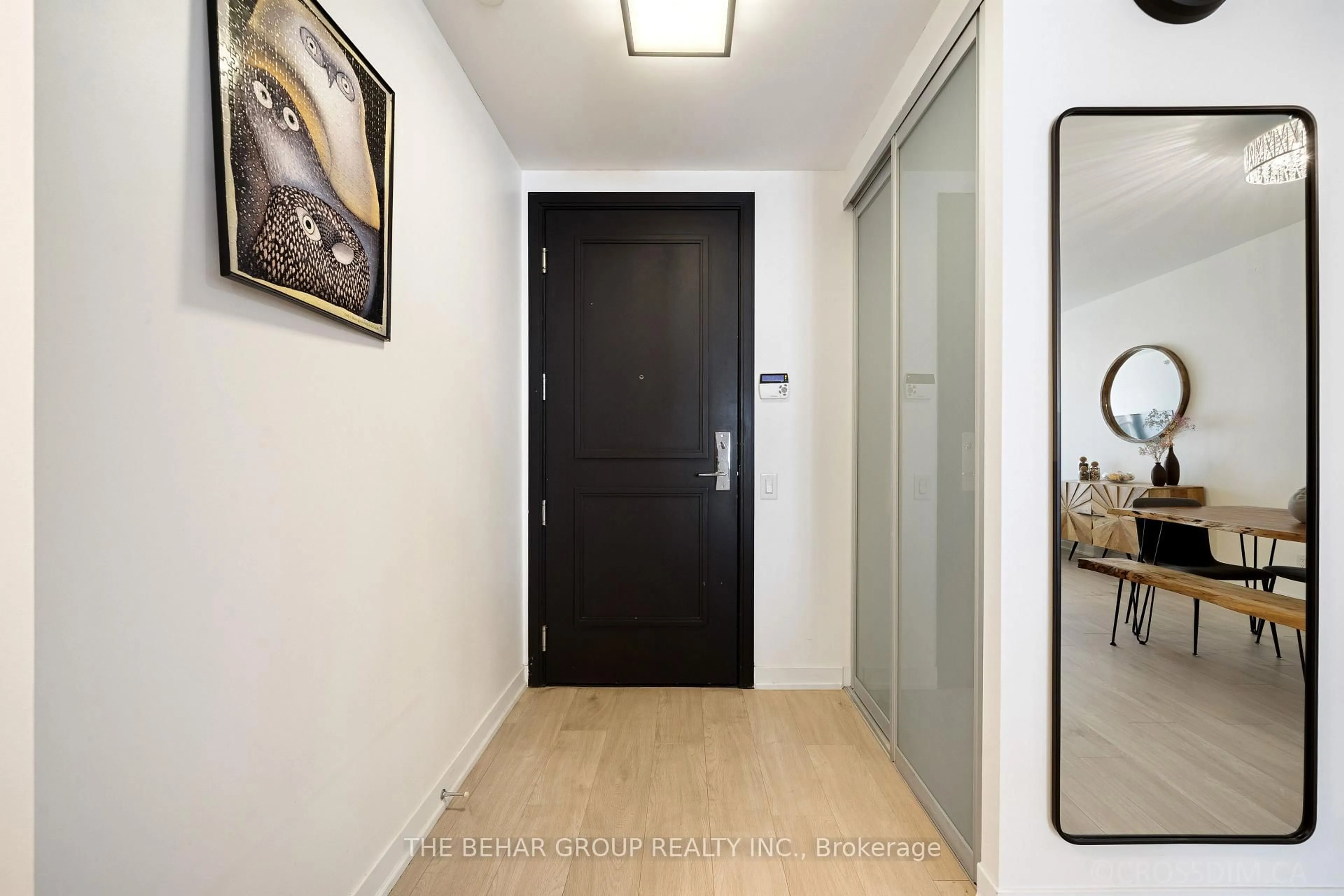 Indoor foyer for 90 Park Lawn Rd #2306, Toronto Ontario M8Y 0B6