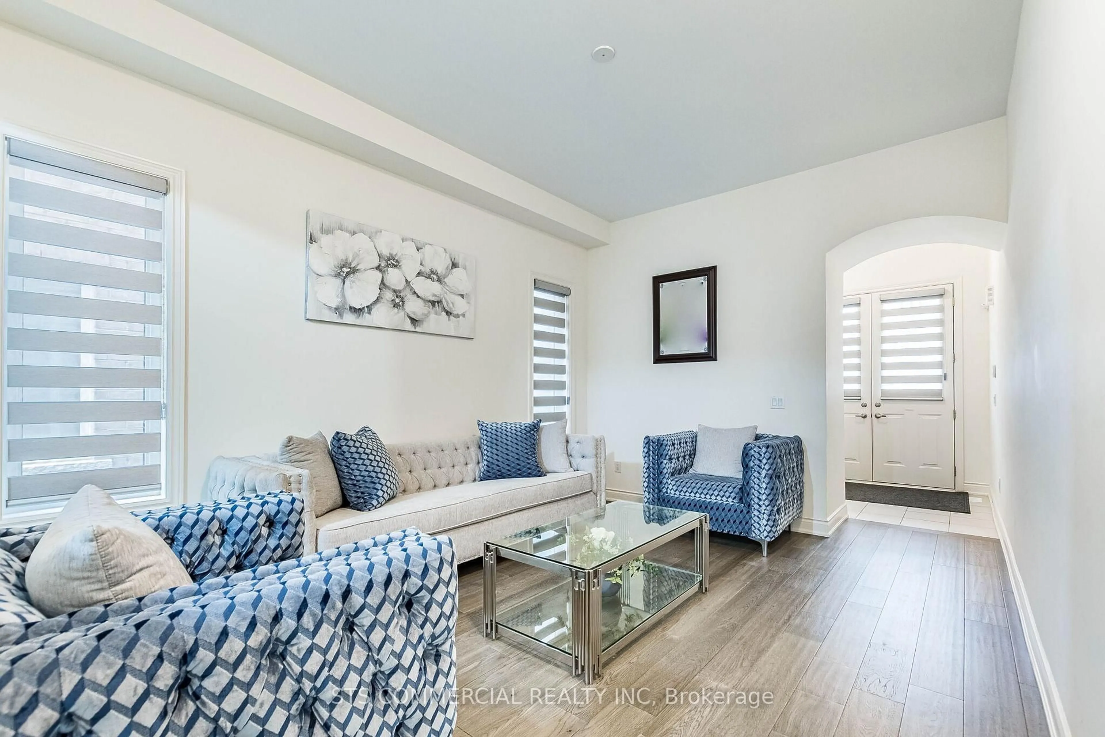 Living room with furniture, unknown for 17 Kambalda Rd, Brampton Ontario L7A 5J3