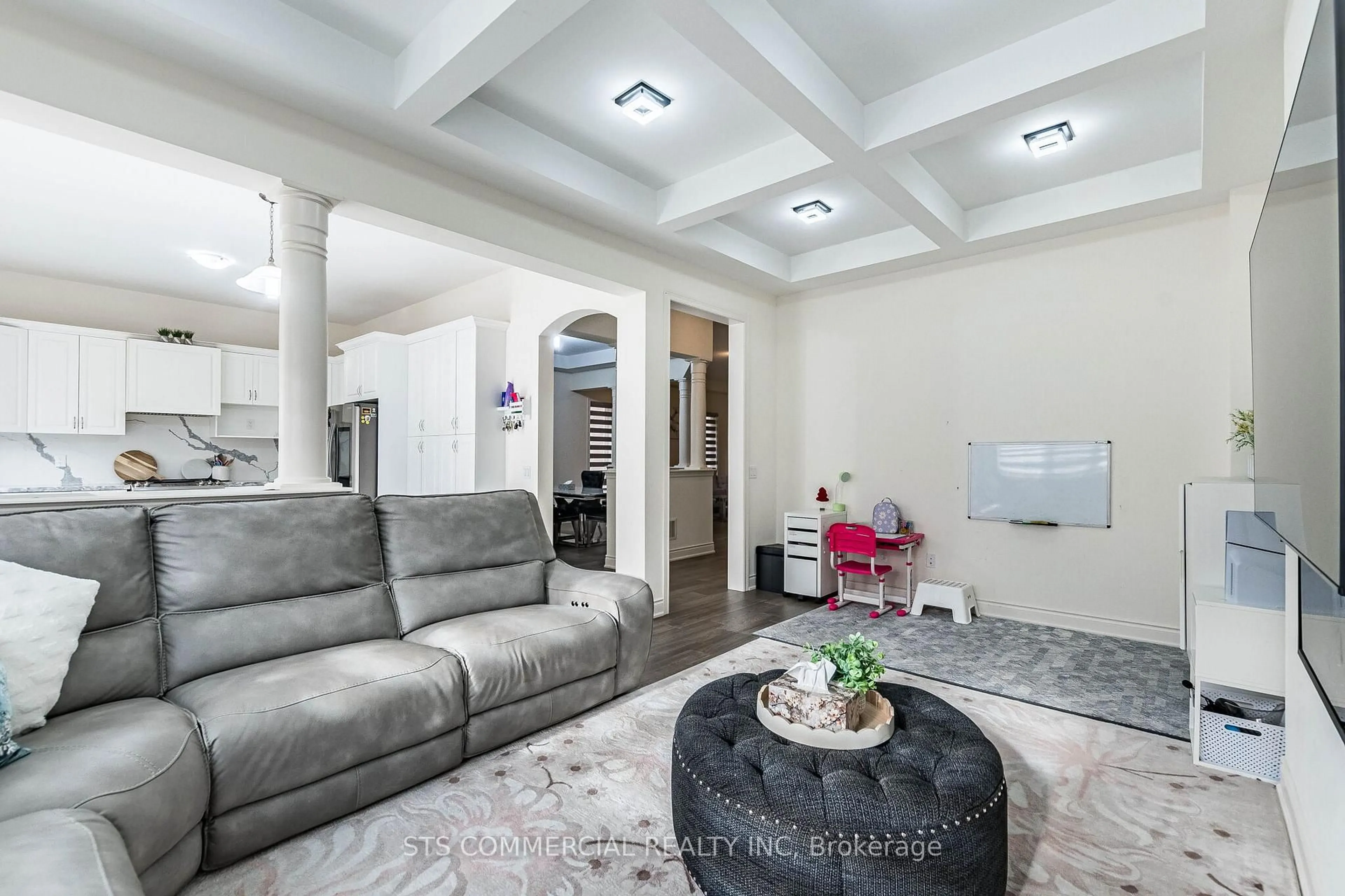 Living room with furniture, unknown for 17 Kambalda Rd, Brampton Ontario L7A 5J3