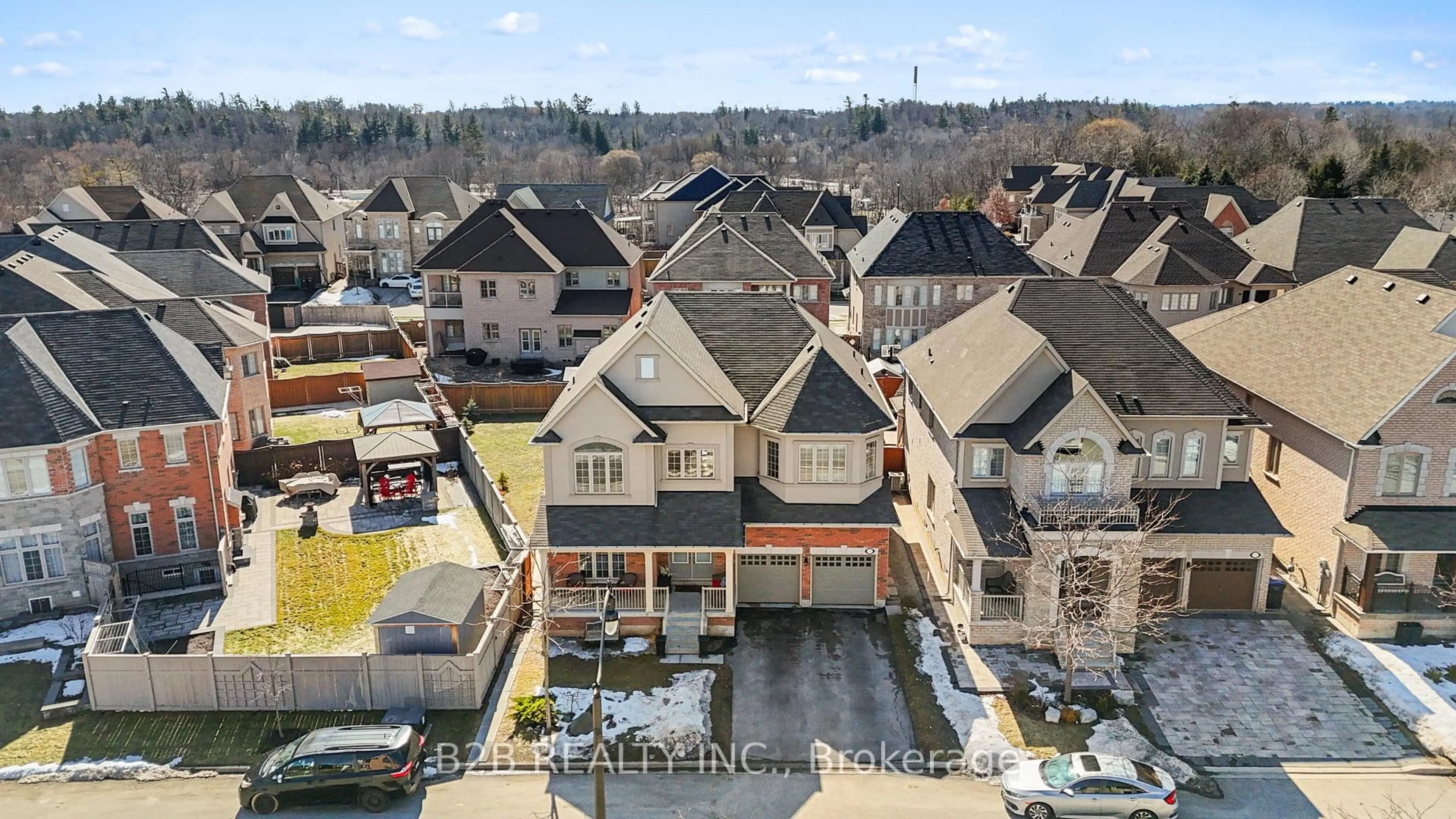 A pic from outside/outdoor area/front of a property/back of a property/a pic from drone, city buildings view from balcony for 22 Templar St, Brampton Ontario L6Y 3A6