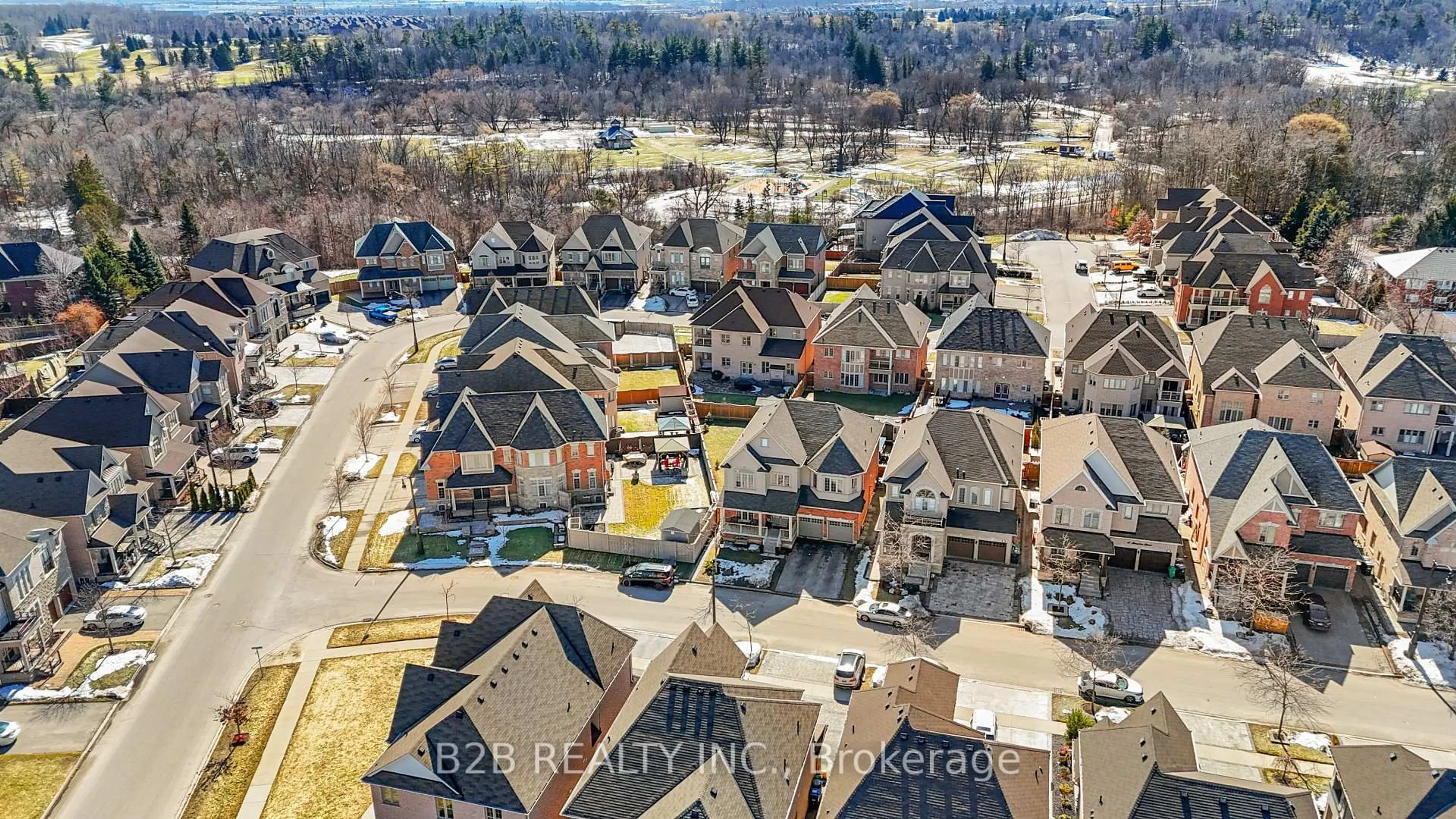 A pic from outside/outdoor area/front of a property/back of a property/a pic from drone, city buildings view from balcony for 22 Templar St, Brampton Ontario L6Y 3A6
