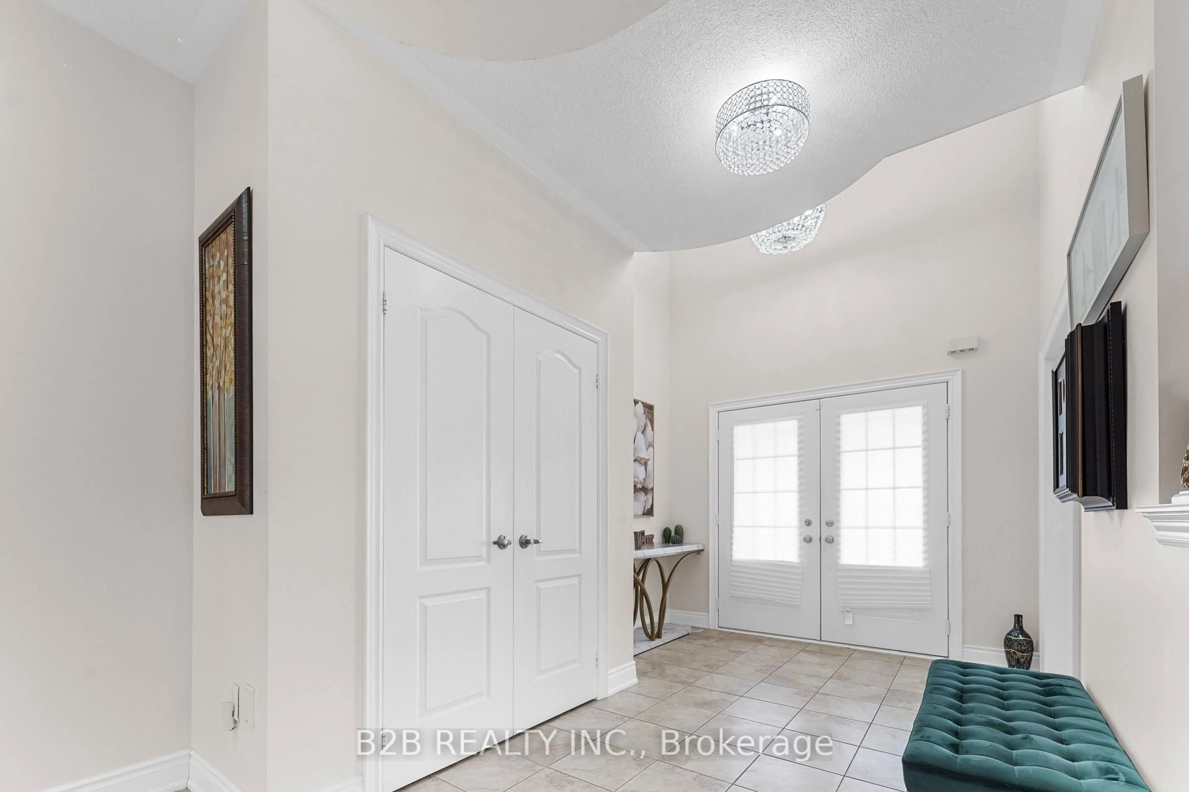 Indoor entryway for 22 Templar St, Brampton Ontario L6Y 3A6