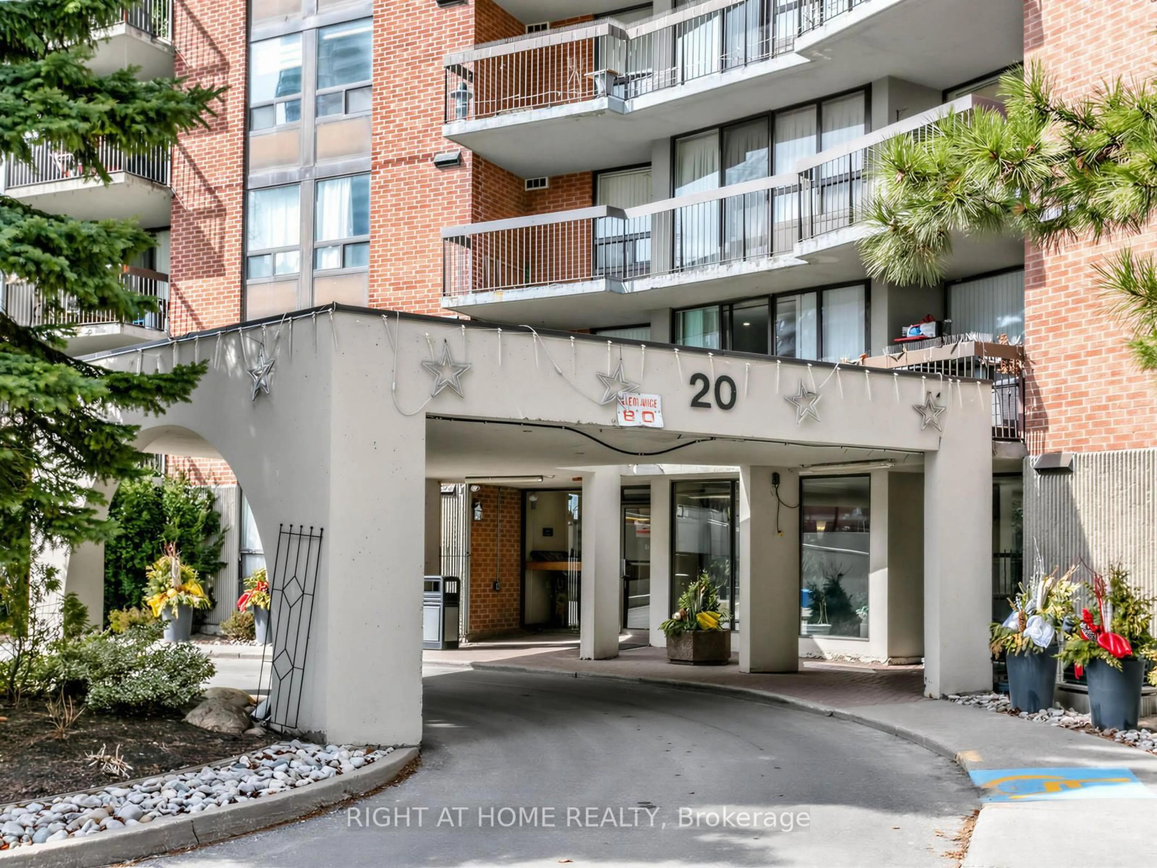 Indoor foyer for 20 Mississauga Valley Blvd #1509, Mississauga Ontario L5A 3S1