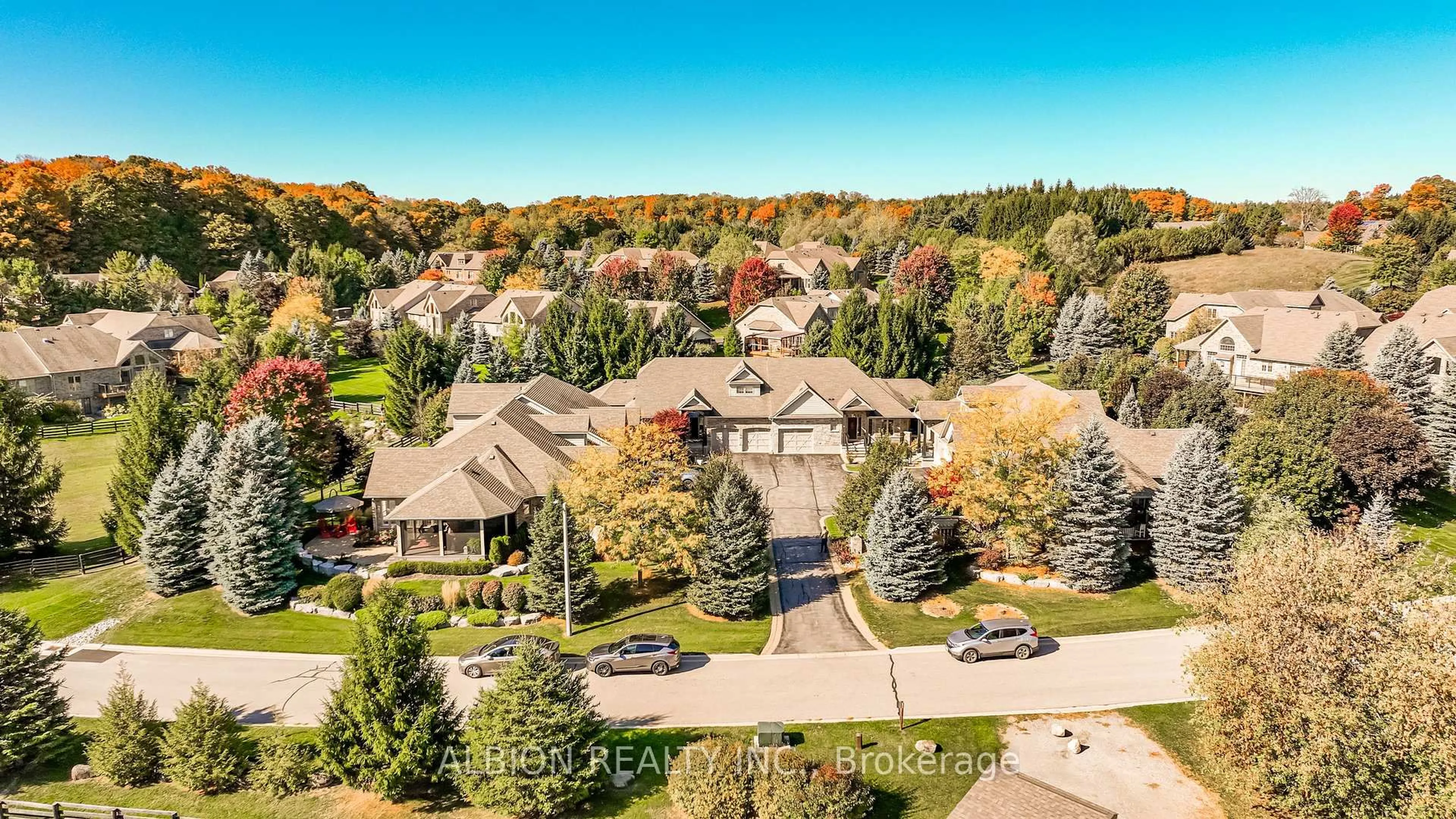 A pic from outside/outdoor area/front of a property/back of a property/a pic from drone, unknown for 8 Reddington Dr #1, Caledon Ontario L7E 4C3
