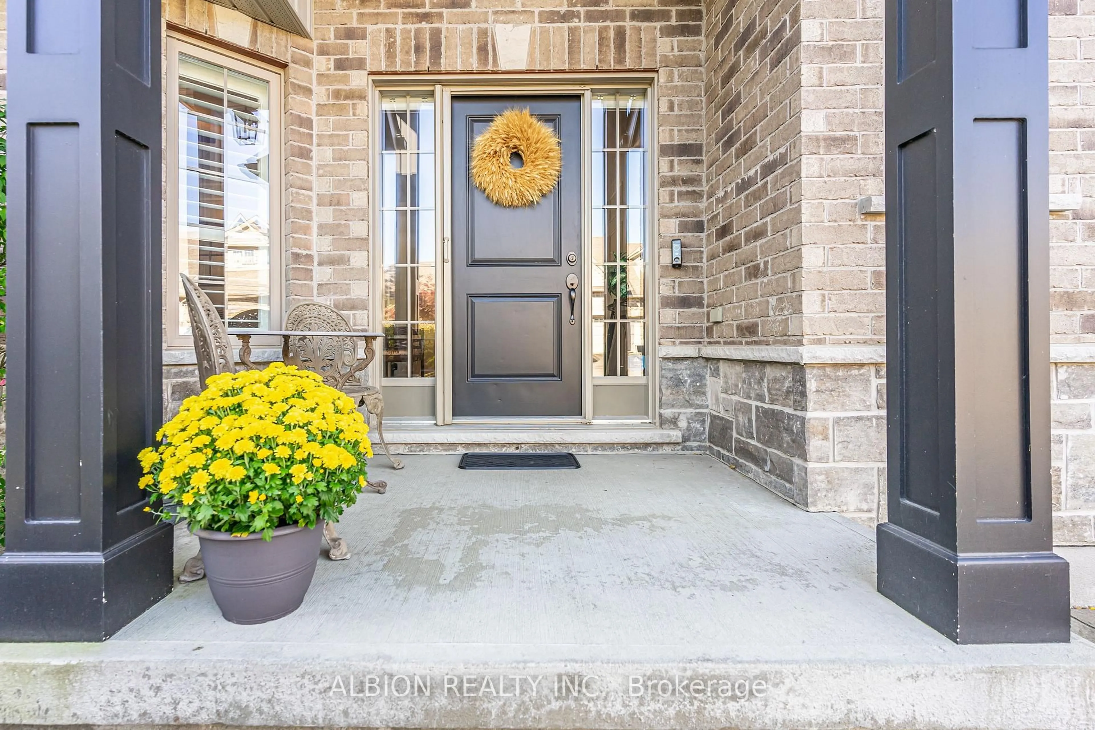 Indoor entryway for 8 Reddington Dr #1, Caledon Ontario L7E 4C3