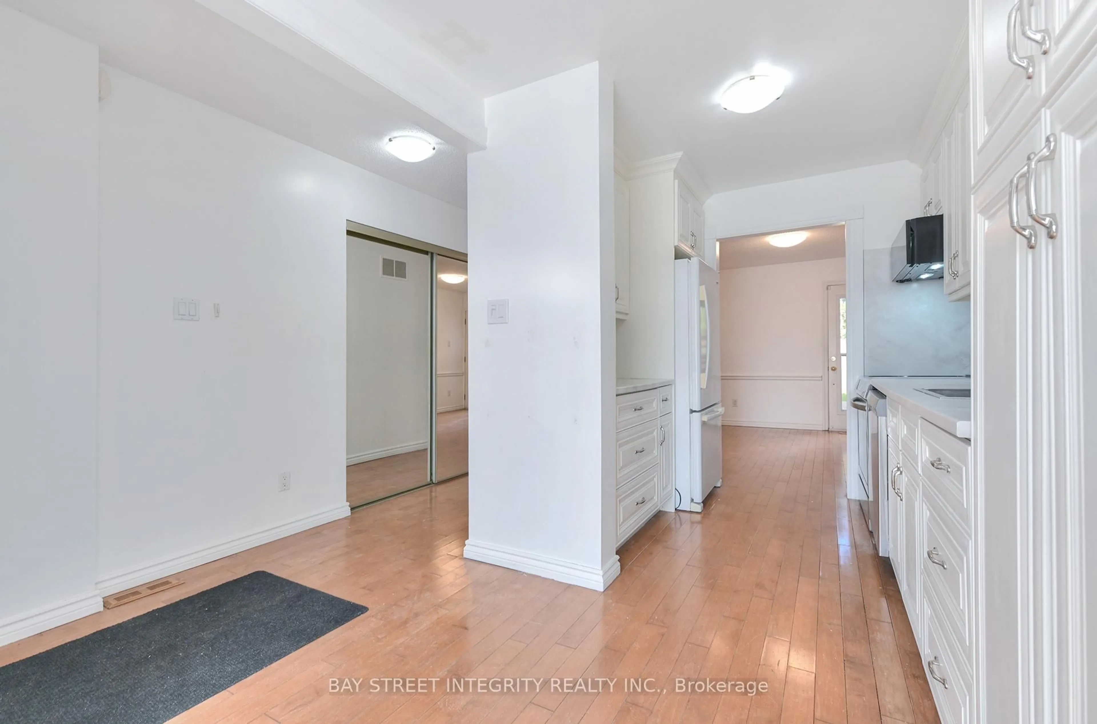 Unknown for 976 Raintree Lane, Mississauga Ontario L5H 3Y6