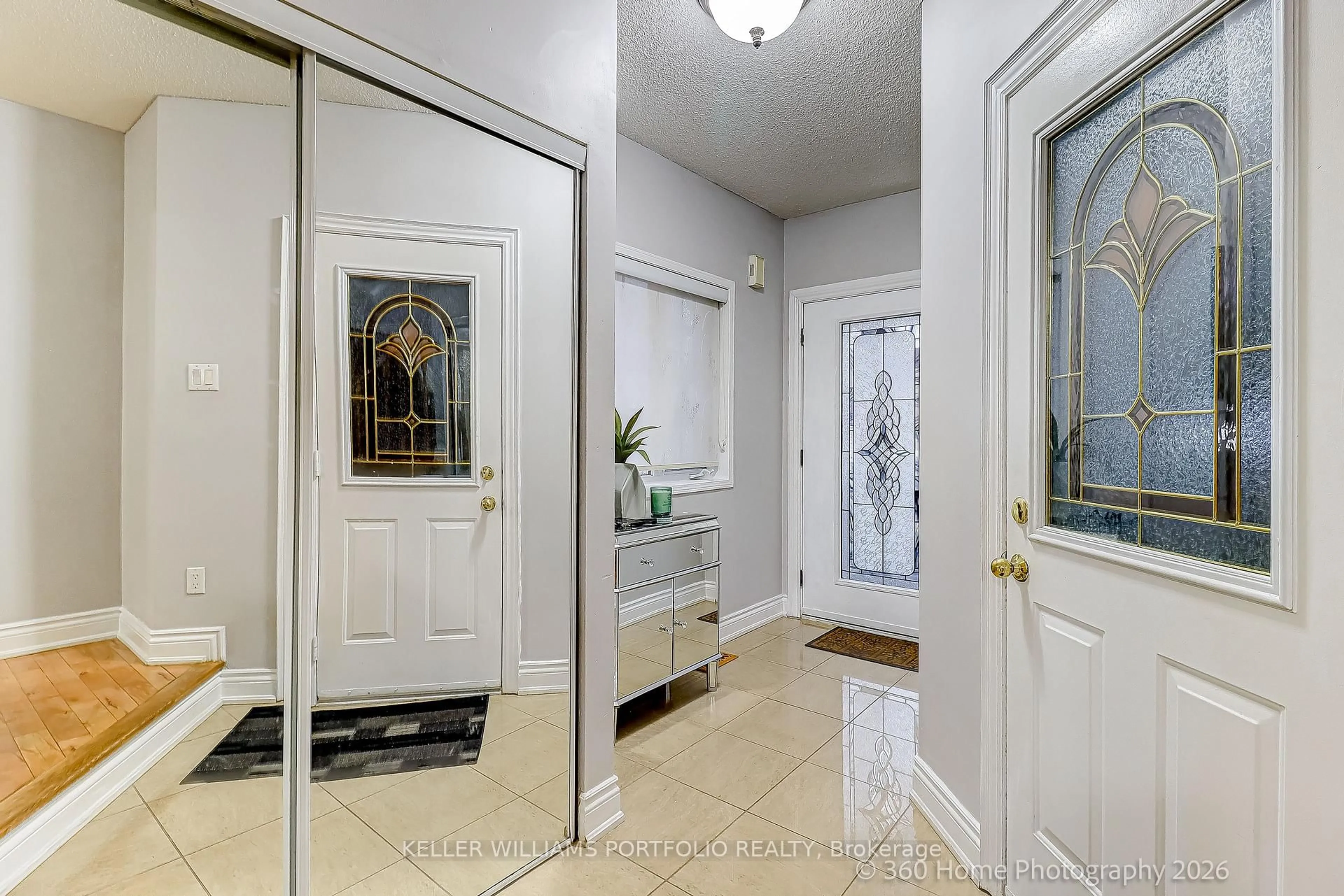 Indoor entryway for 45 Olympia Cres, Brampton Ontario L6X 4W2