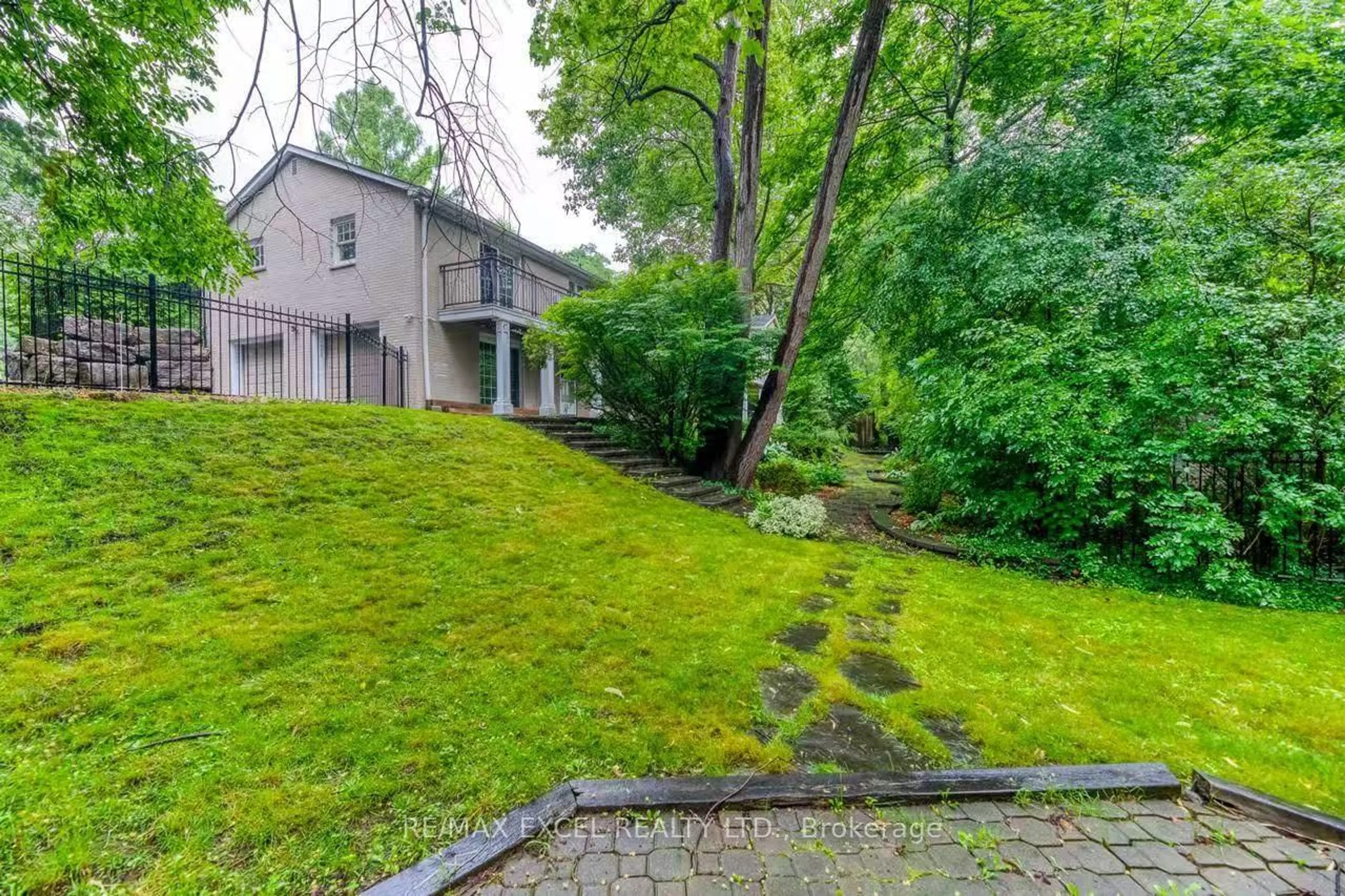 Patio, street for 1110 Balmoral Pl, Oakville Ontario L6J 2L9