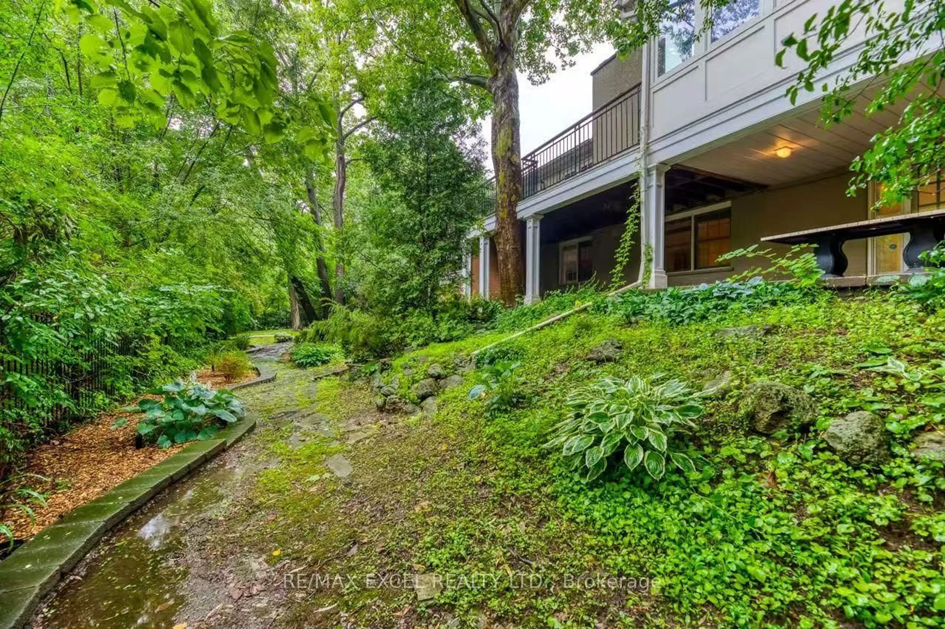 Patio, forest/trees view for 1110 Balmoral Pl, Oakville Ontario L6J 2L9